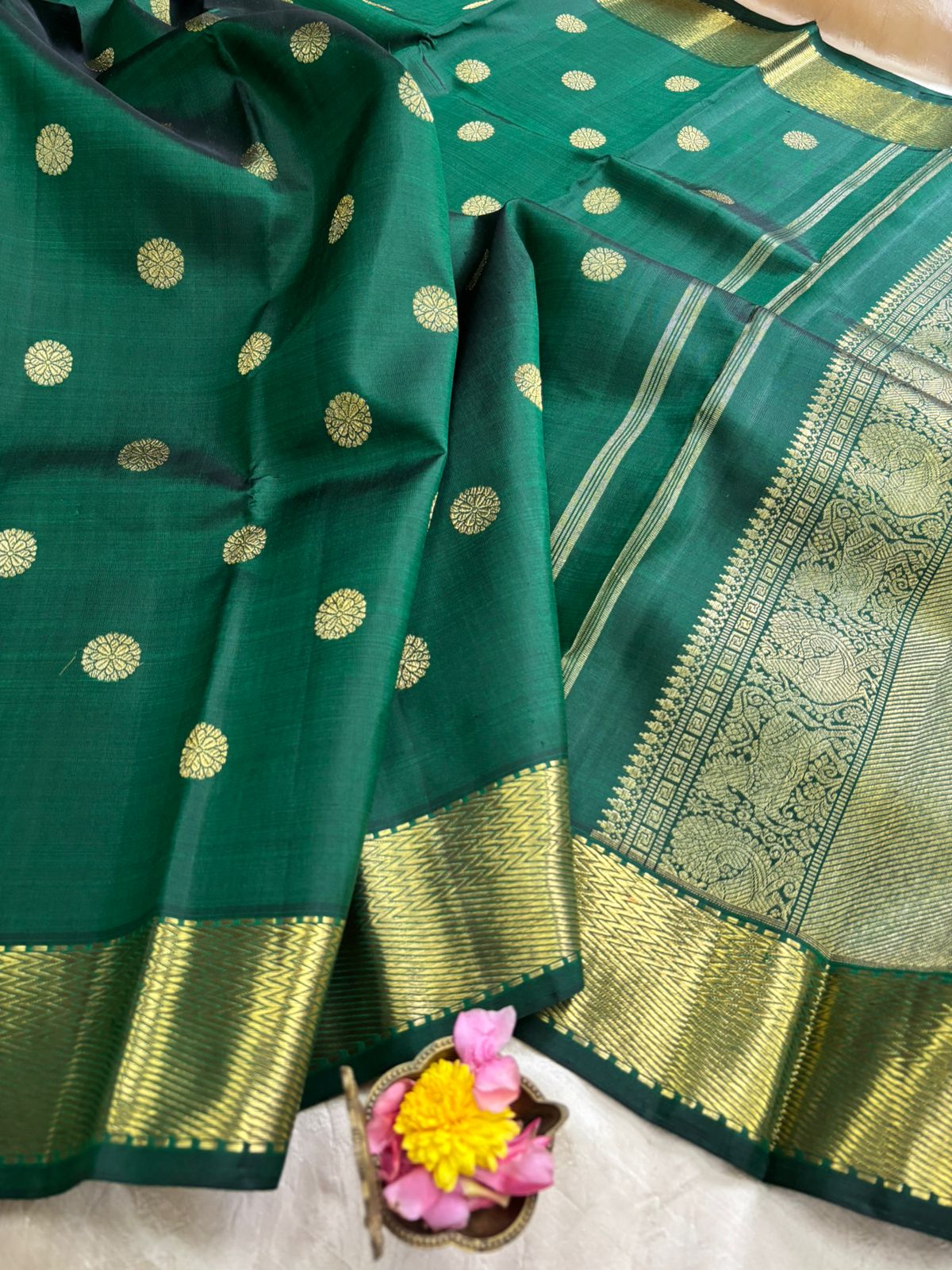Dark green round butta / kanjipuram silk