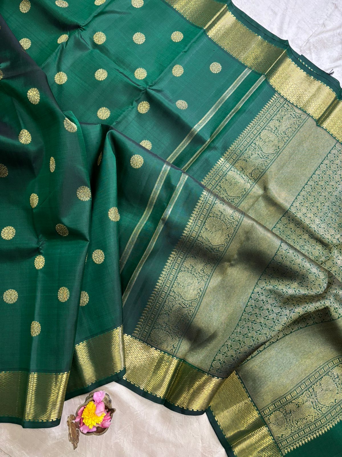 Dark green round butta / kanjipuram silk