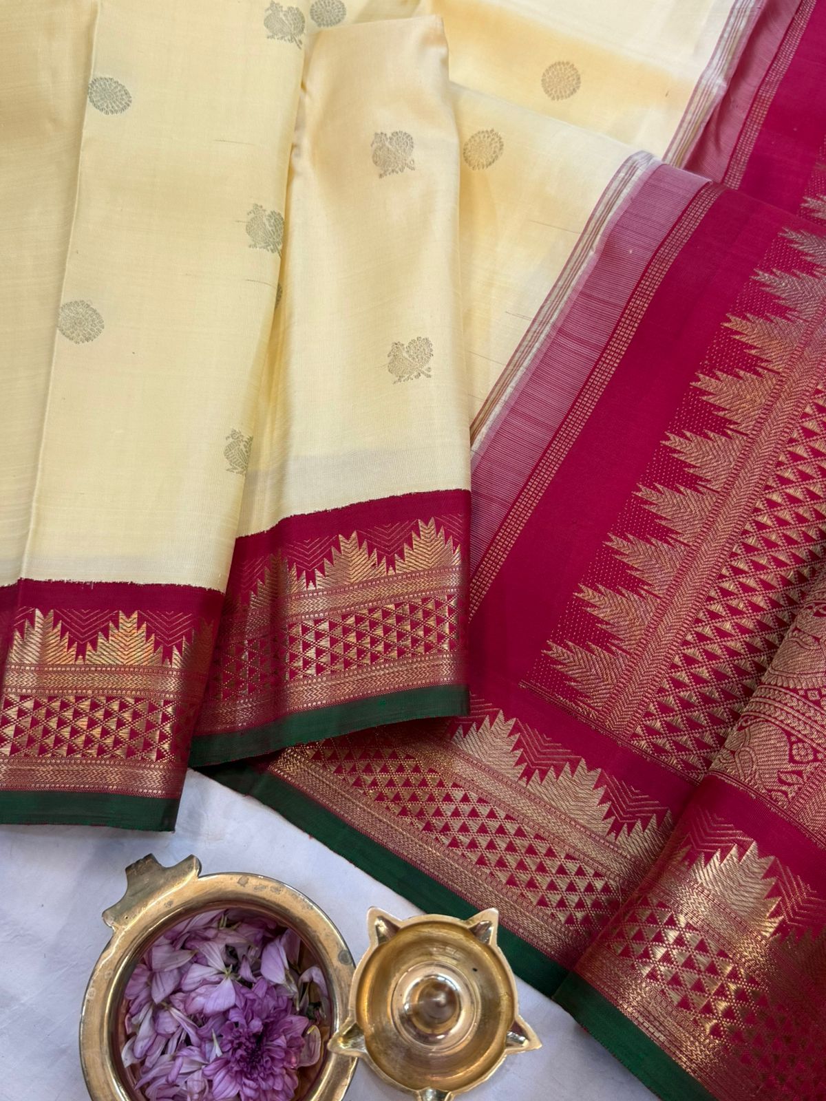 Sandal shot lemon yellow with araku araimadam temple border/ kanjipuram silk
