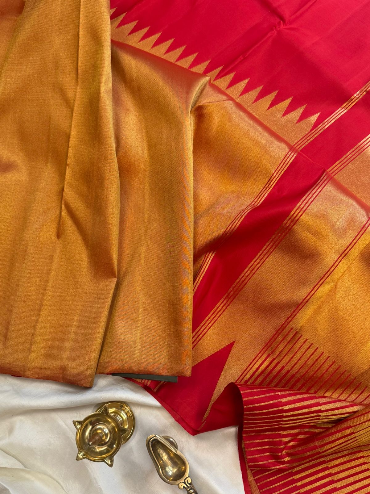 Red raising border / kanjipuram silk