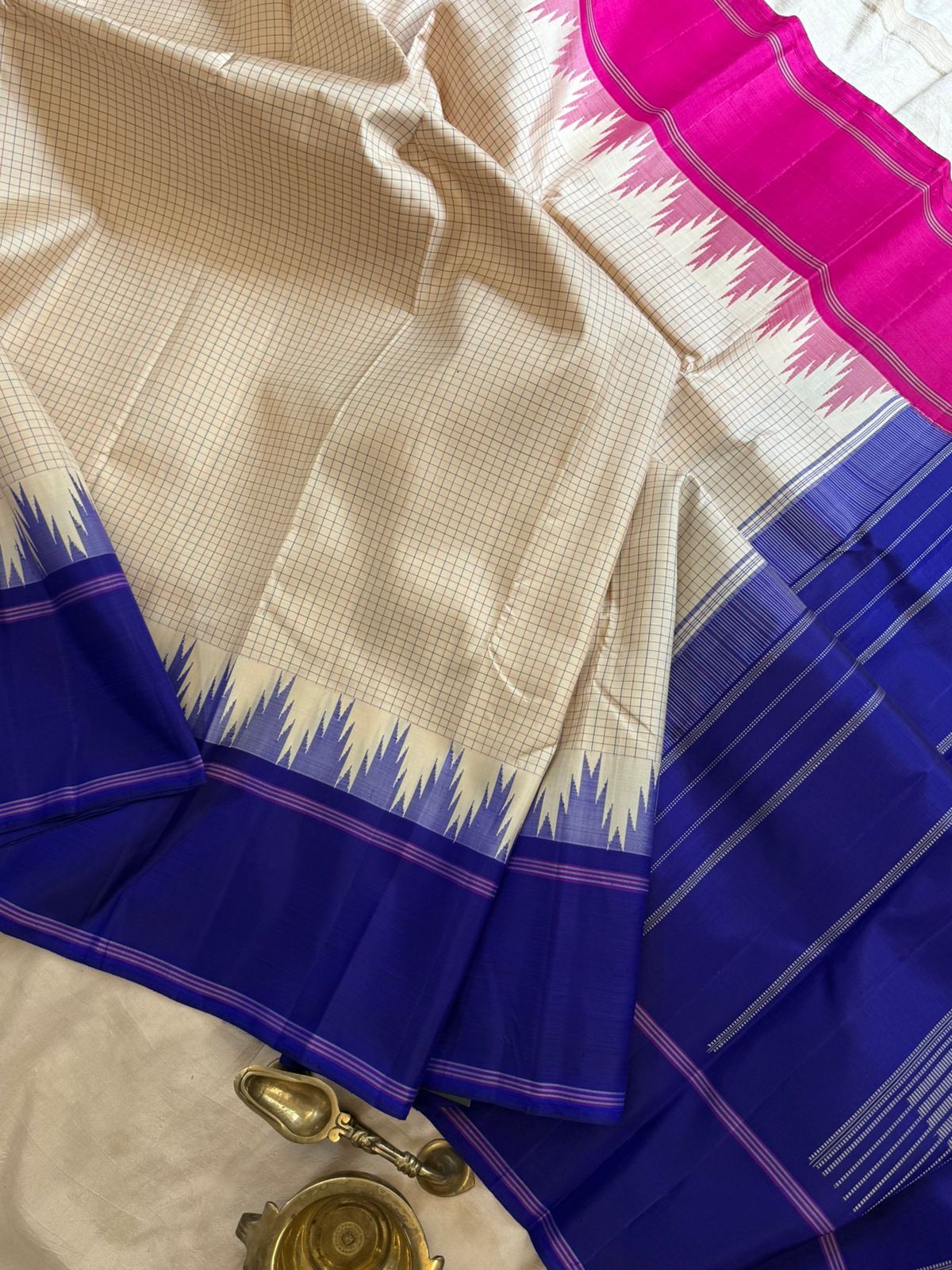 Offwhite checks Ganga Jamuna border/ Arani silk