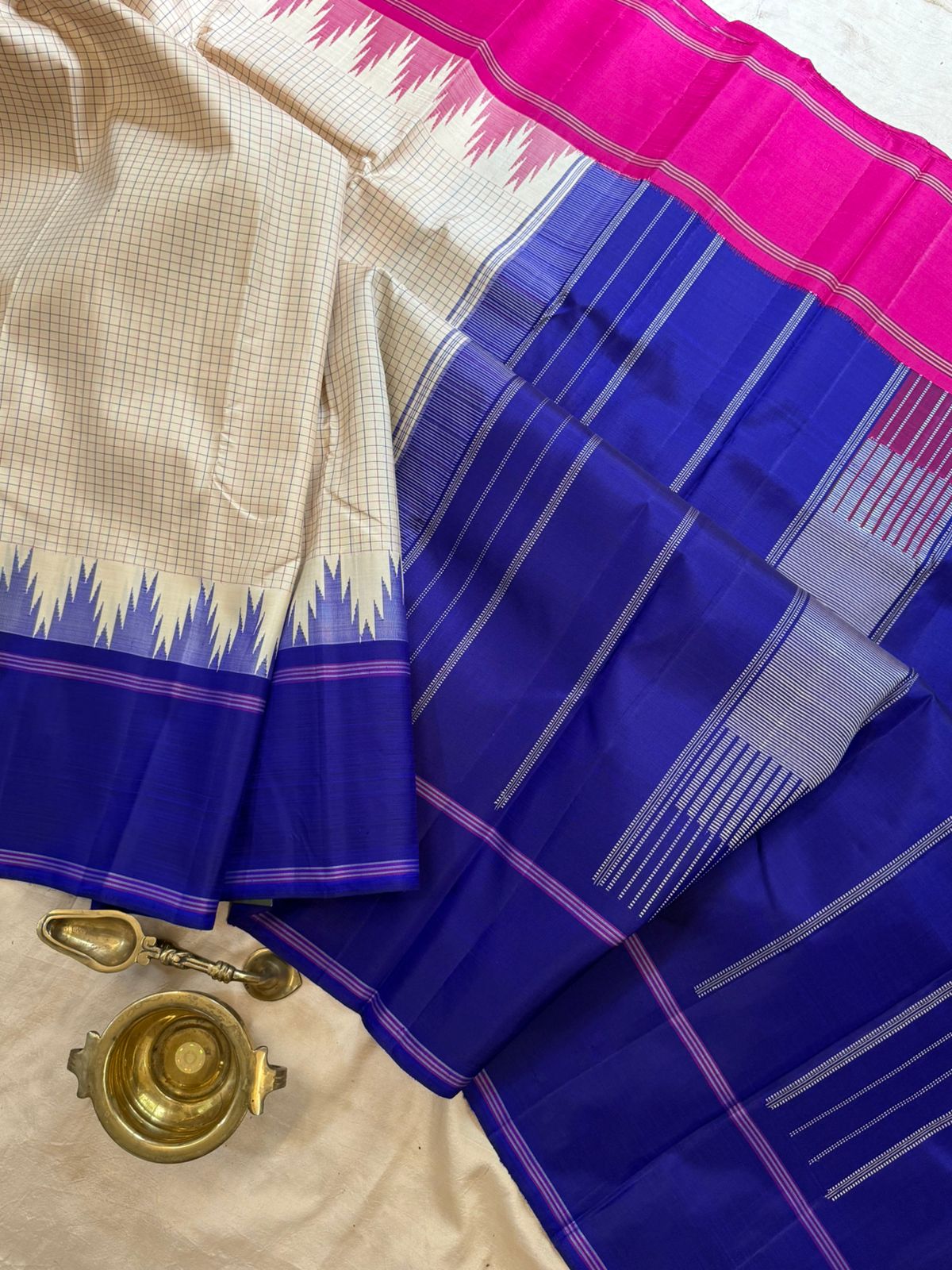 Offwhite checks Ganga Jamuna border/ Arani silk
