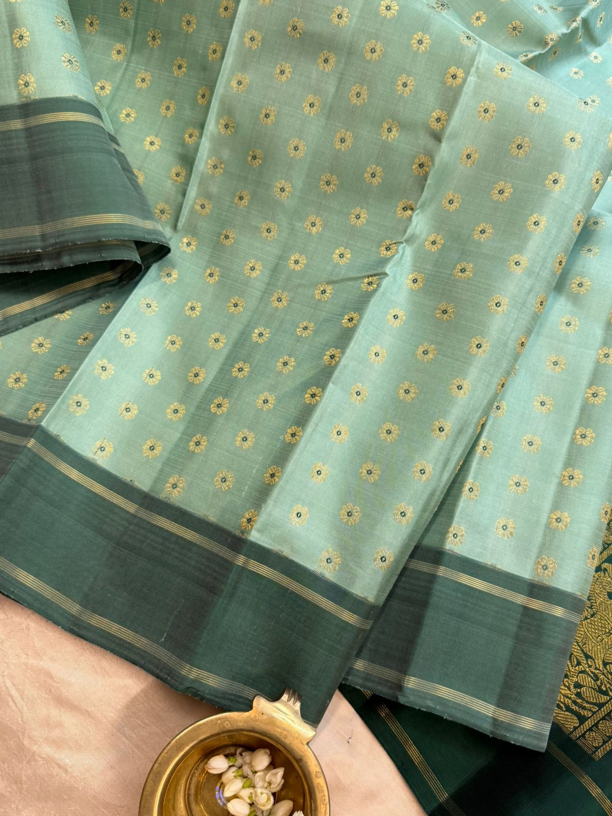 Pastel green meenakari butta/ kanjipuram silk