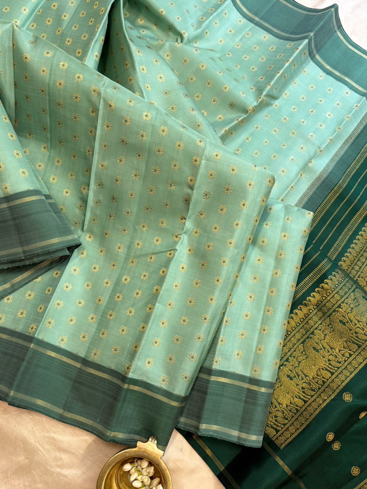 Pastel green meenakari butta/ kanjipuram silk