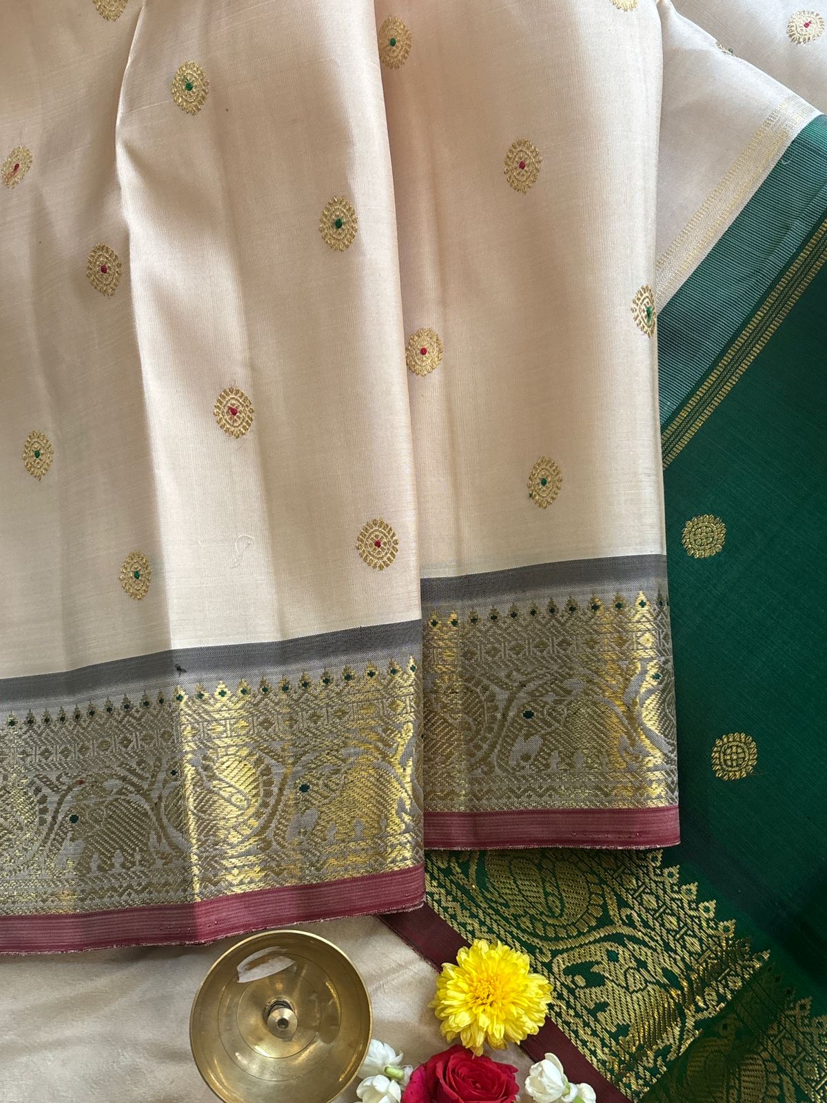 Offwhite double pallu kai korvai - kanjipuram silk