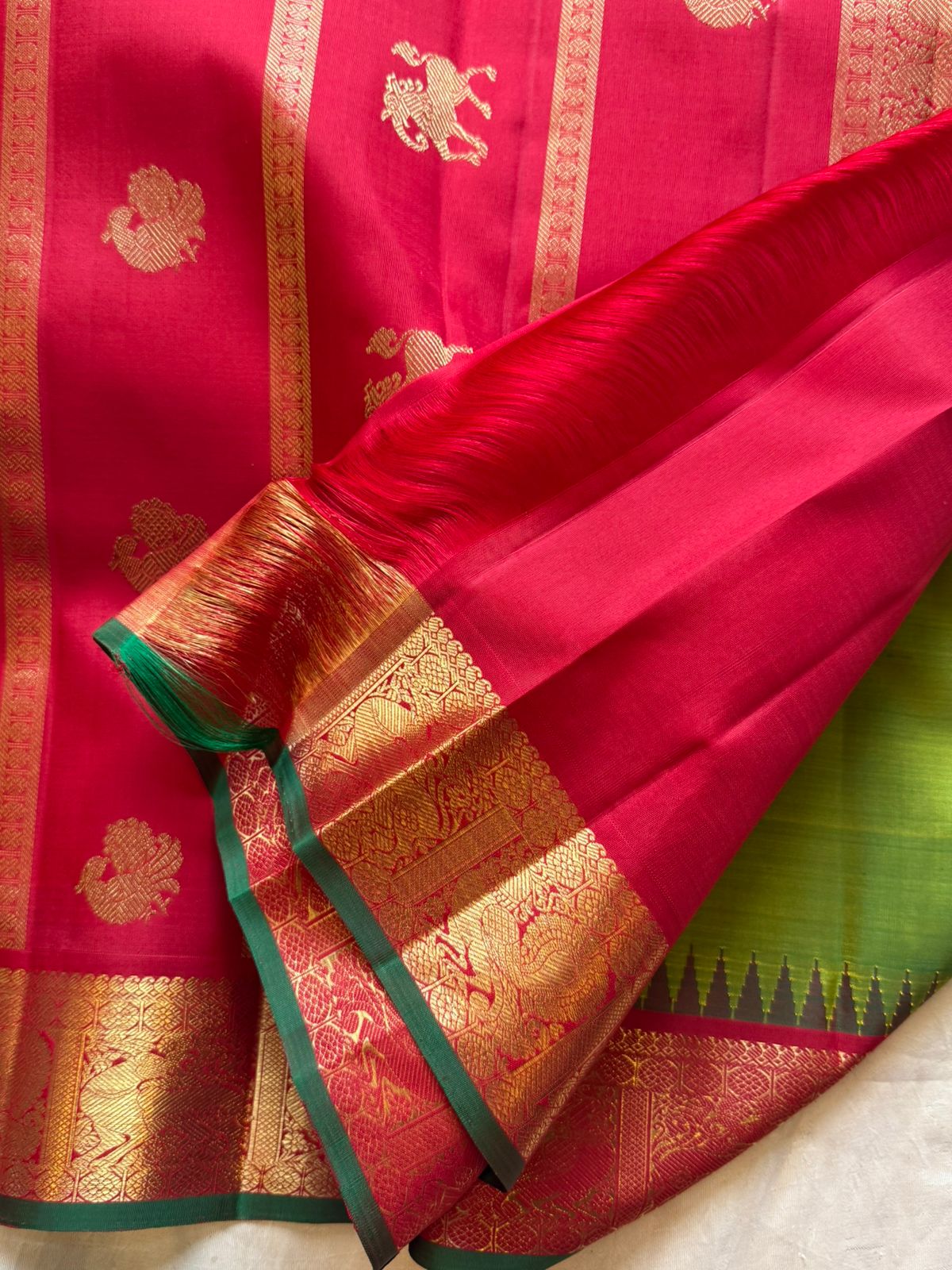 Green and pinkish red kai korvai / kanjipuram silk