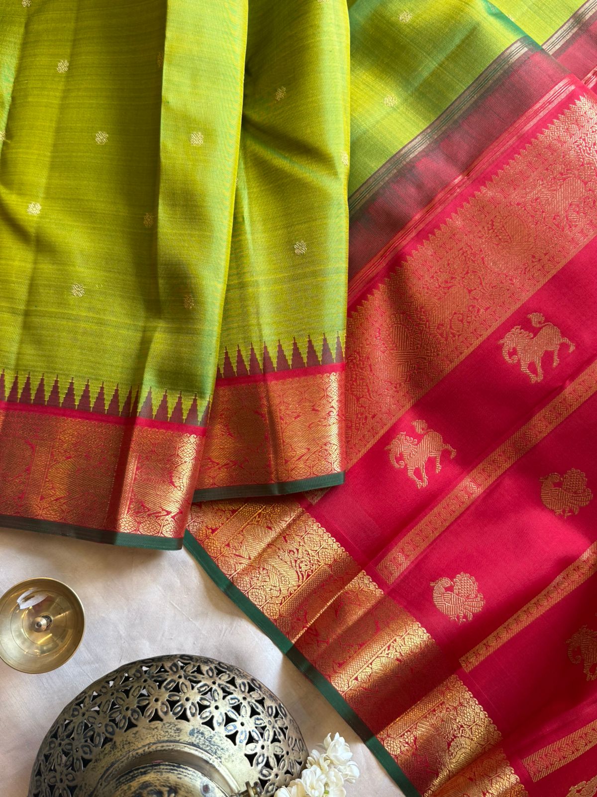 Green and pinkish red kai korvai / kanjipuram silk