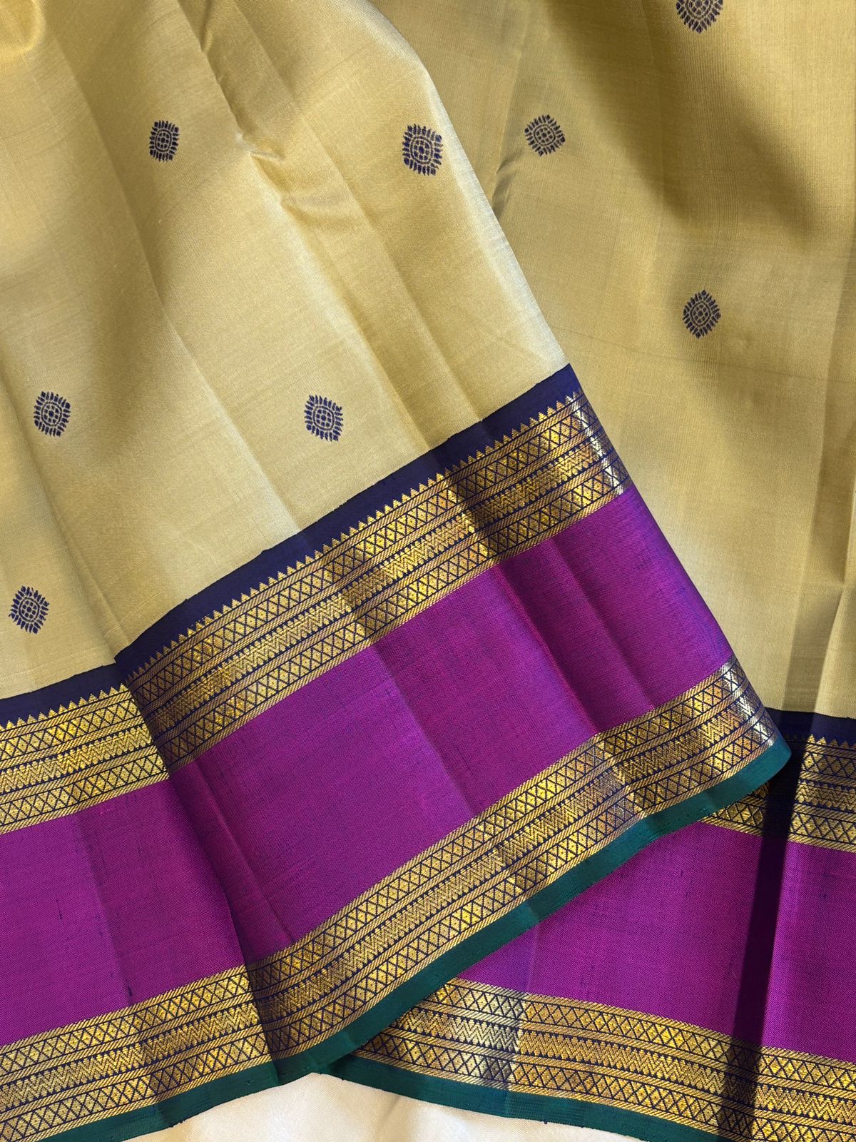 Beige rettapet border kai korvai / kanjipuram silk