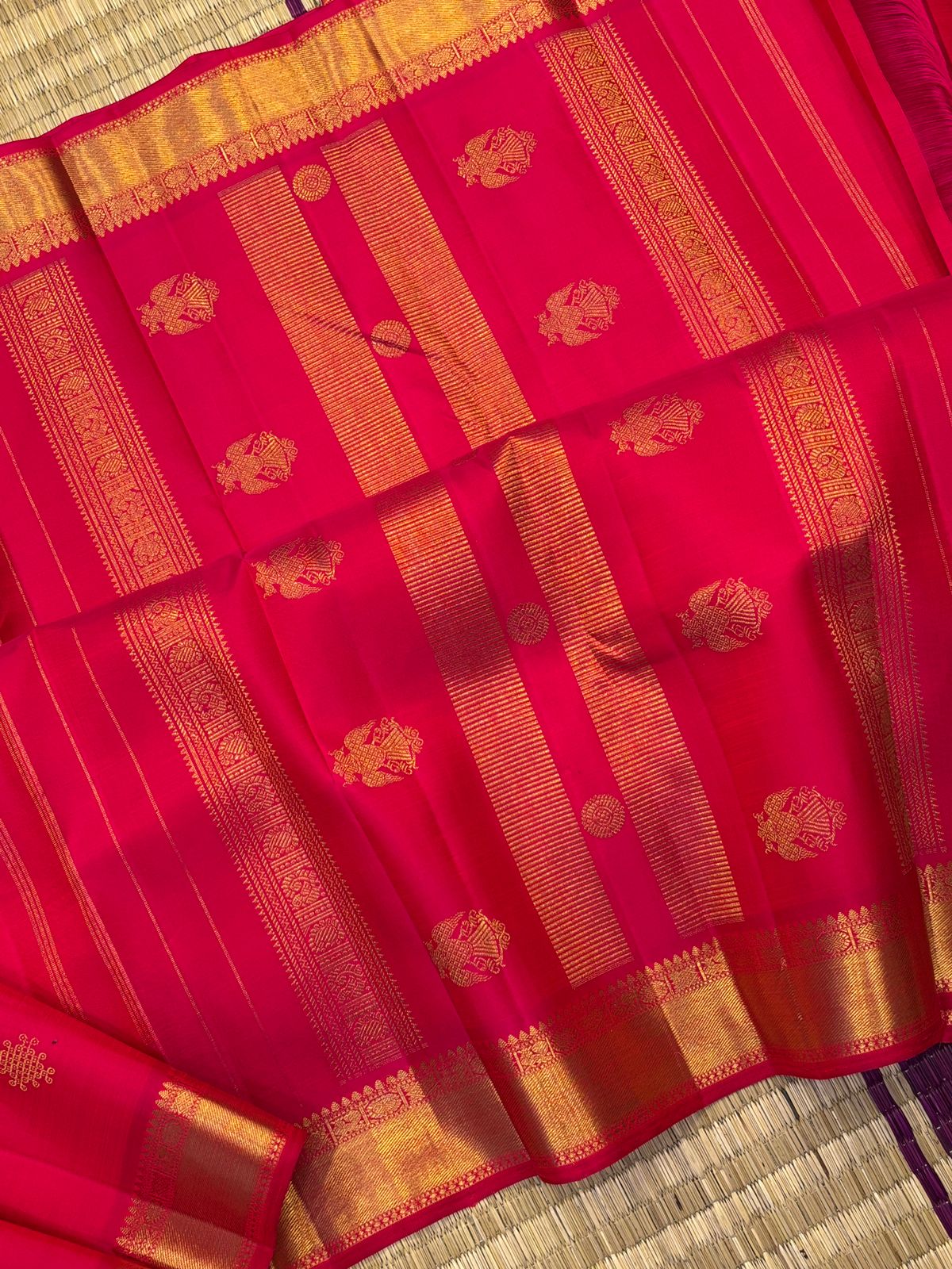 Pinkish red kolam butta and unique Iruthalaipakshi palla / kanjipuram silk