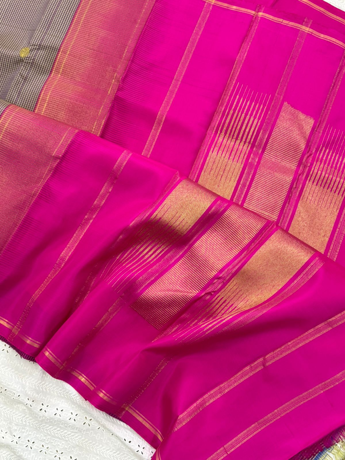 Grey and pink checks manga butta borderless/ Arani silk CLSA9863