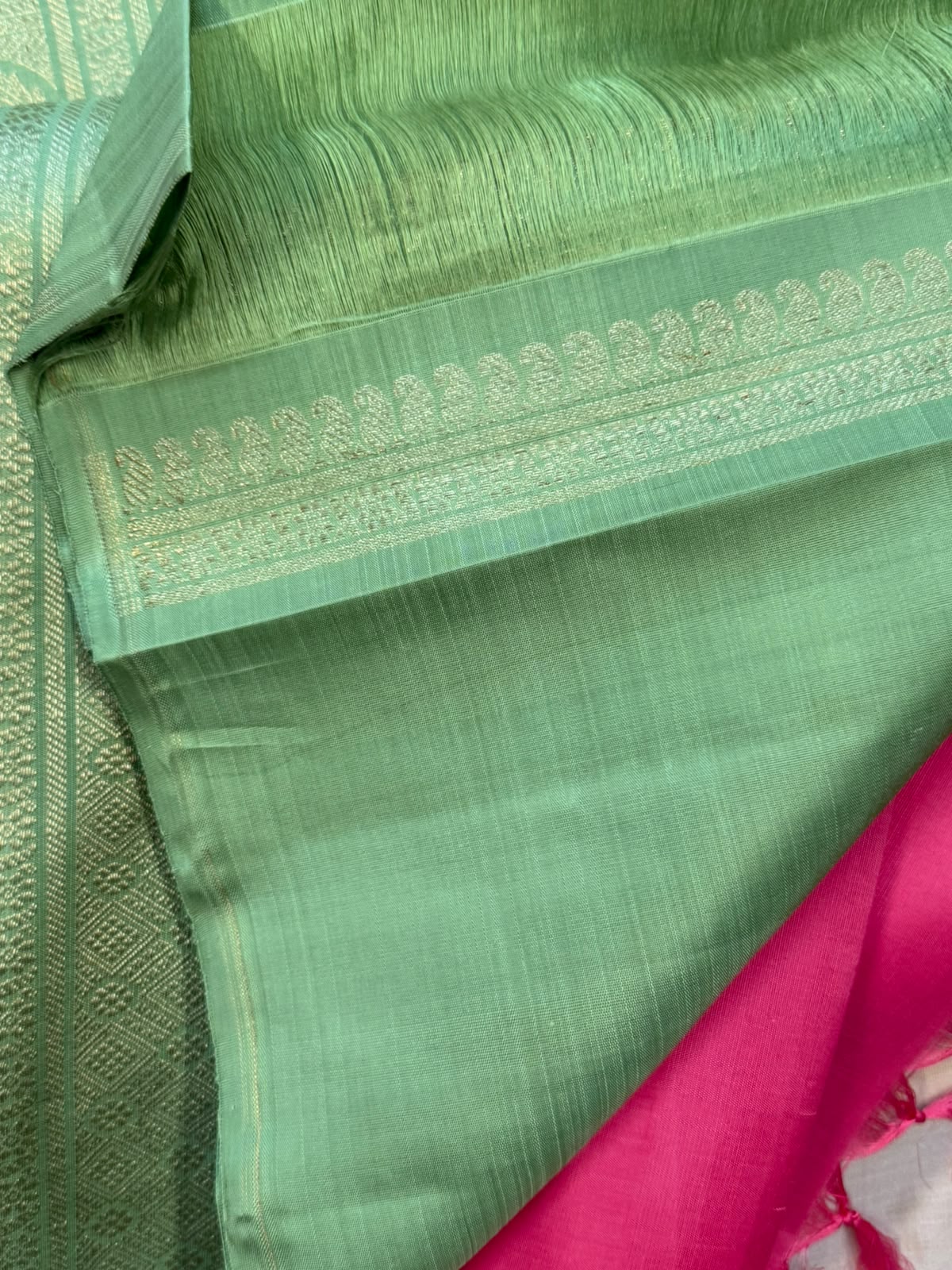 Pink and elakai green annam and chakram butta borderless/ Kanjipuram silk CL9970