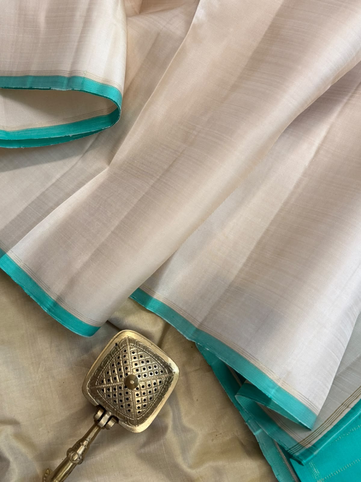 Offwhite and turquoise green borderless/ Kanjipuram silk CL9776