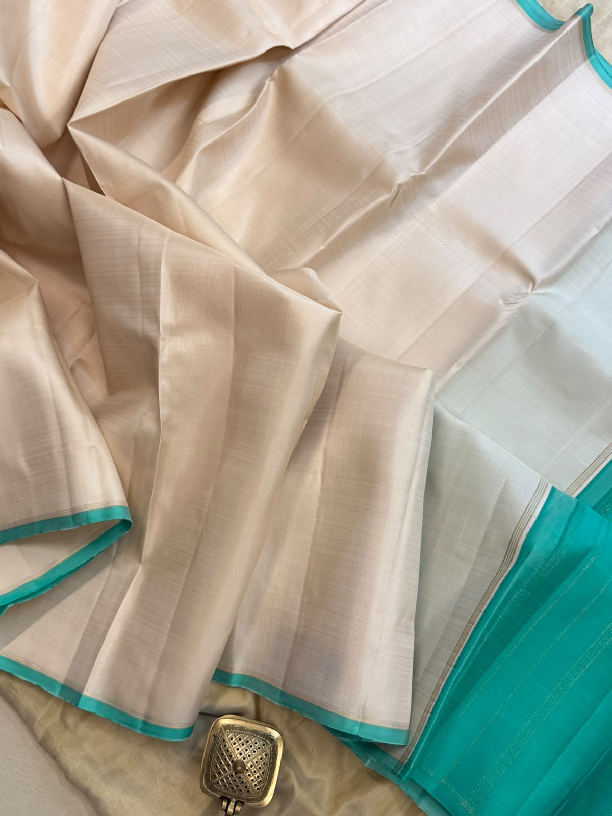 Offwhite and turquoise green borderless/ Kanjipuram silk CL9776