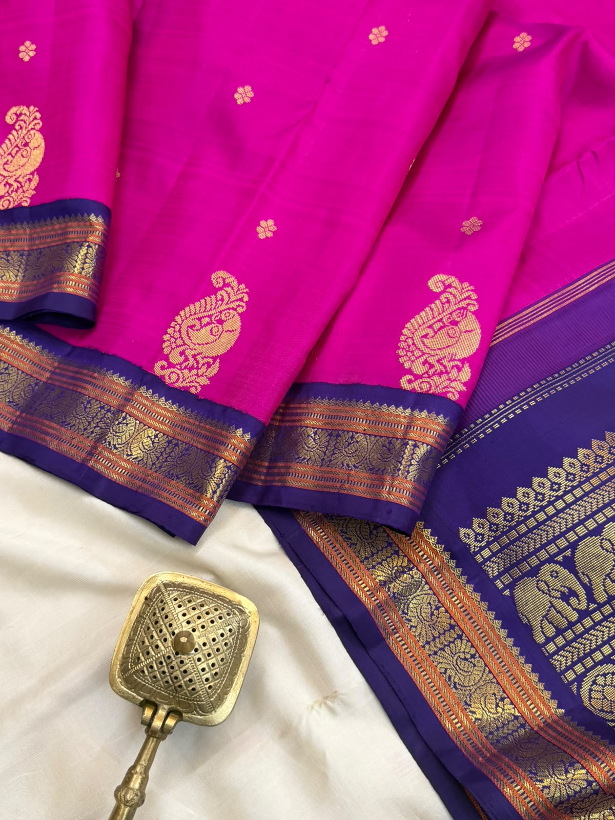 Pure Zari vintage style adai woven Kanjipuram