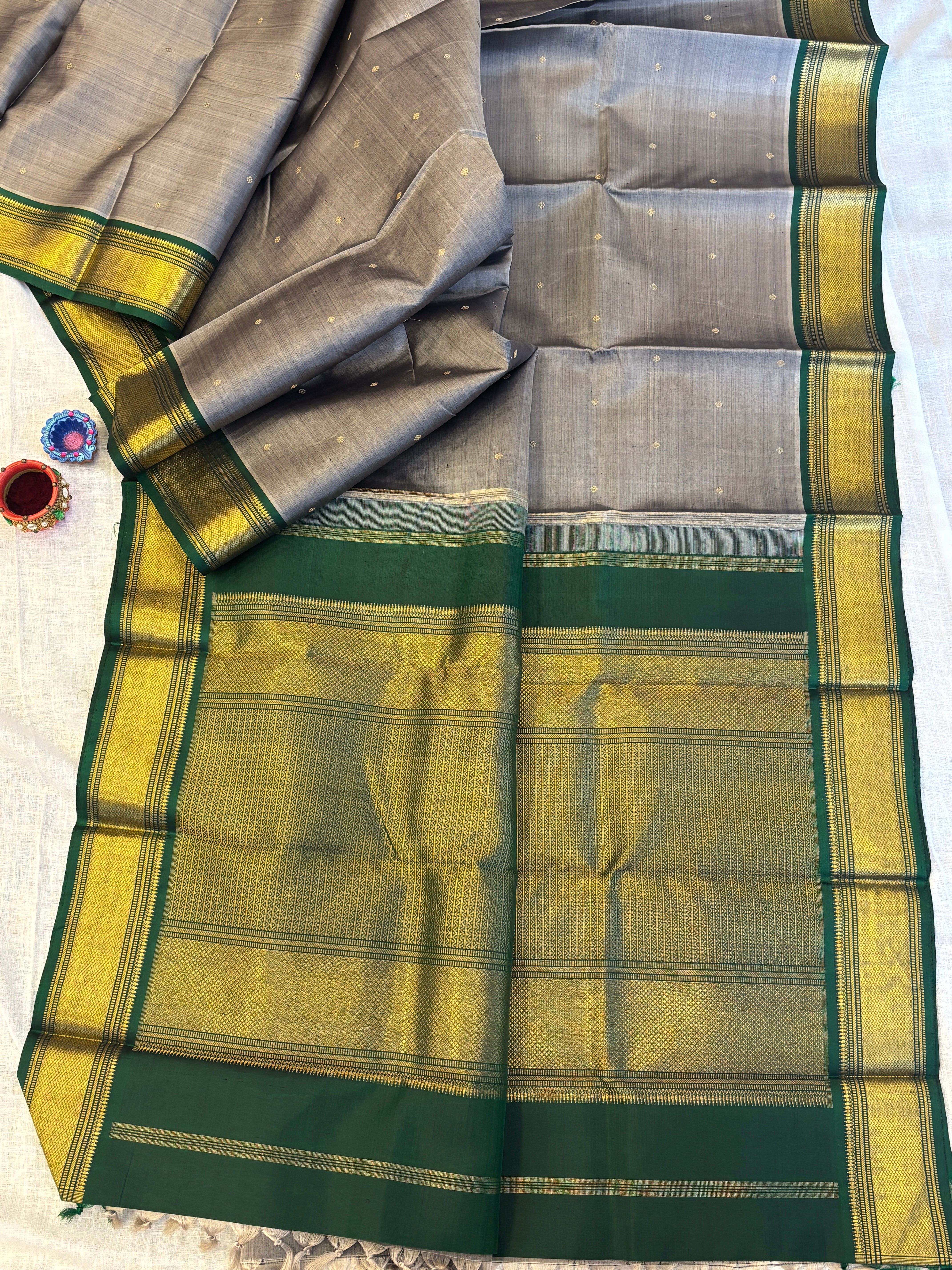 Grey and green kuyil kaan border/ kanjipuram silk