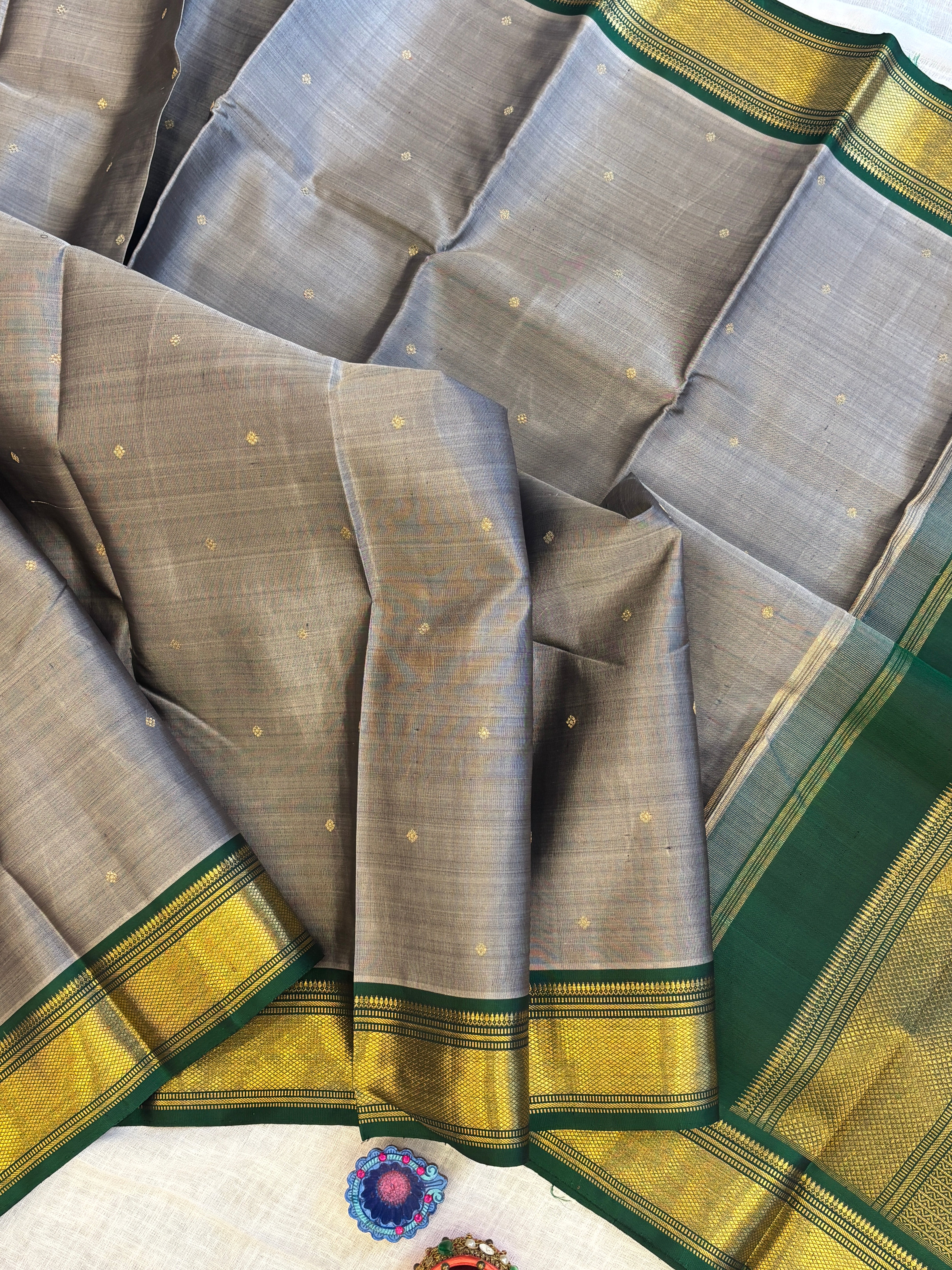 Grey and green kuyil kaan border/ kanjipuram silk