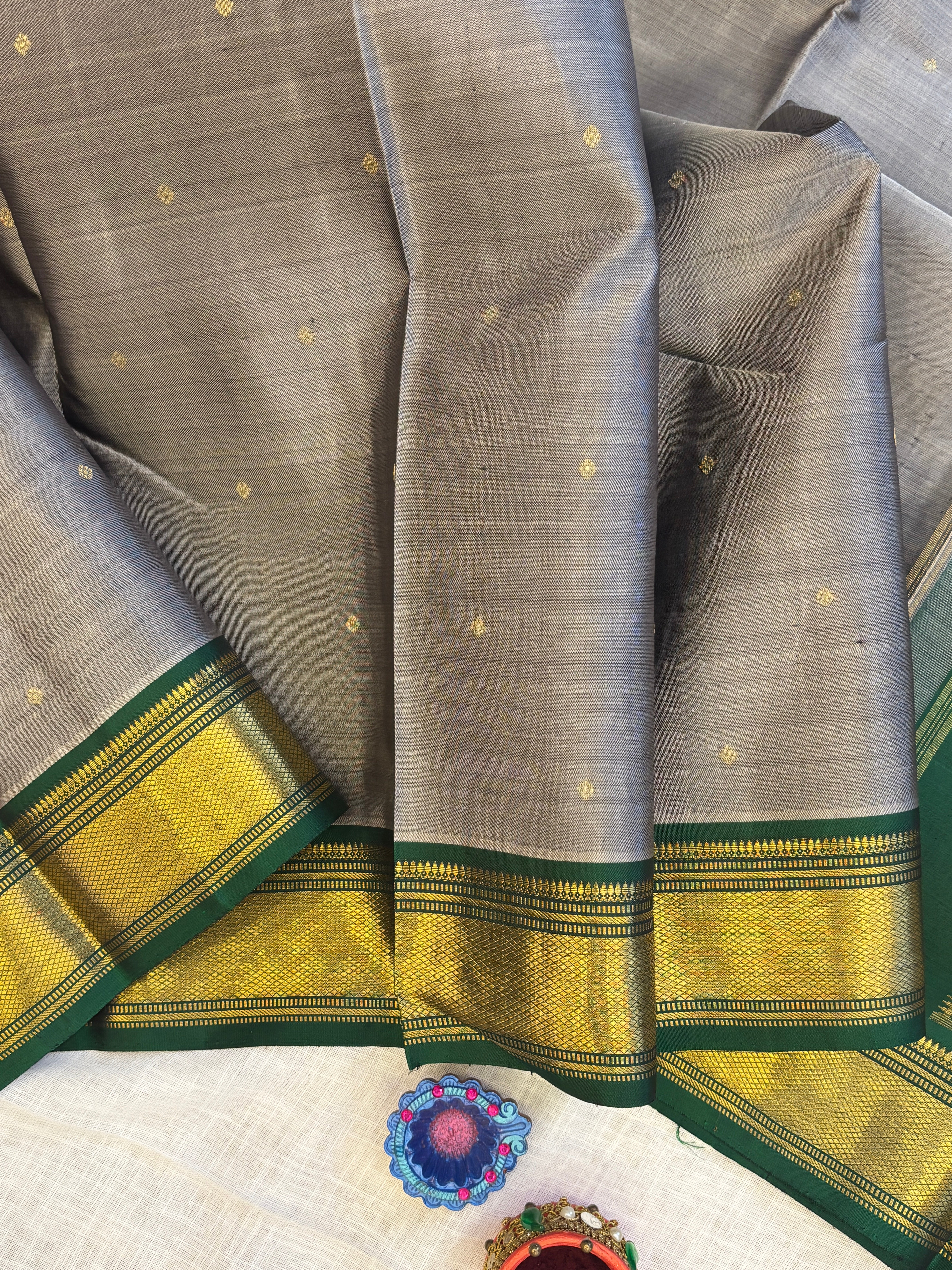 Grey and green kuyil kaan border/ kanjipuram silk