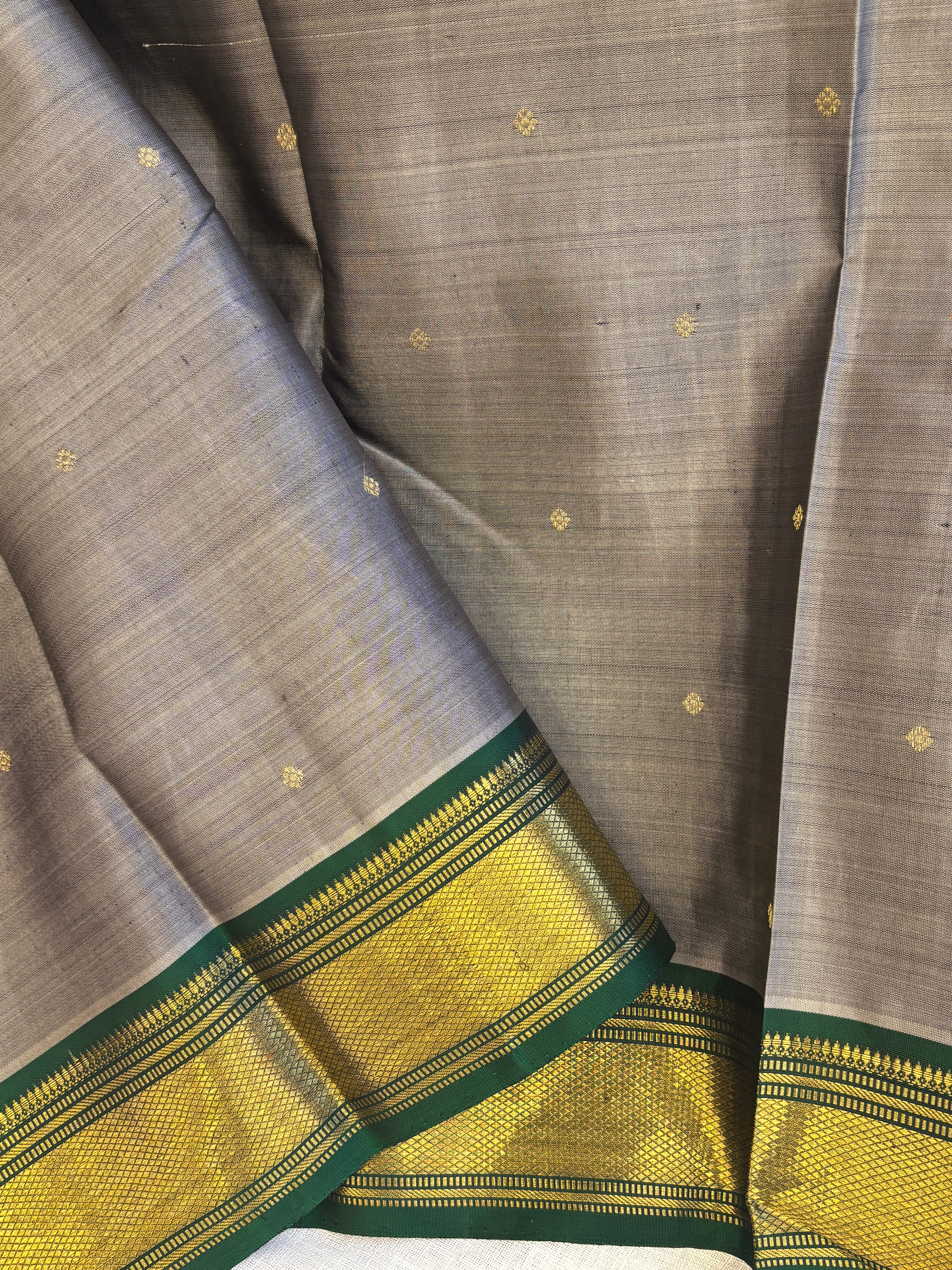 Grey and green kuyil kaan border/ kanjipuram silk