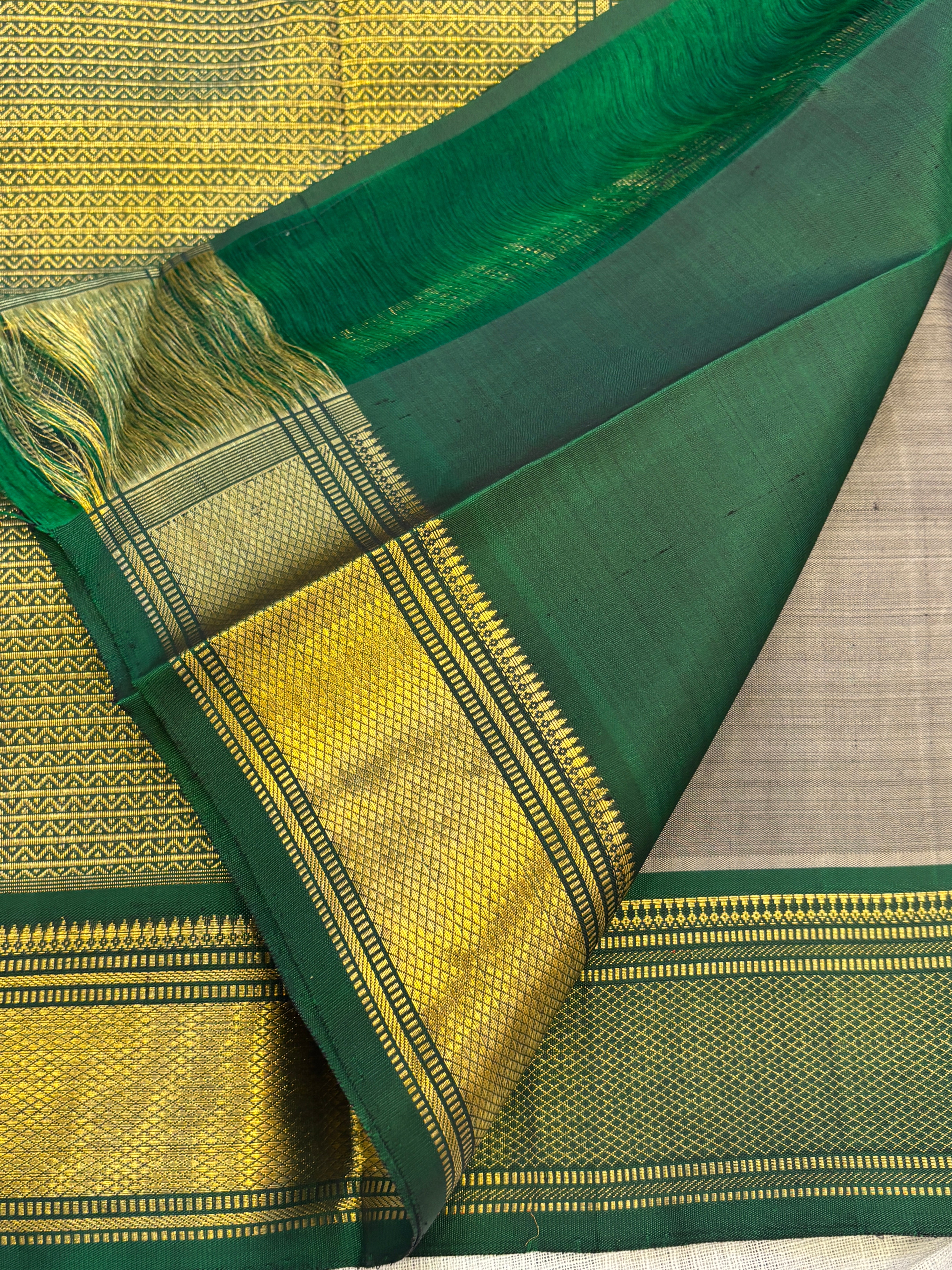 Grey and green kuyil kaan border/ kanjipuram silk