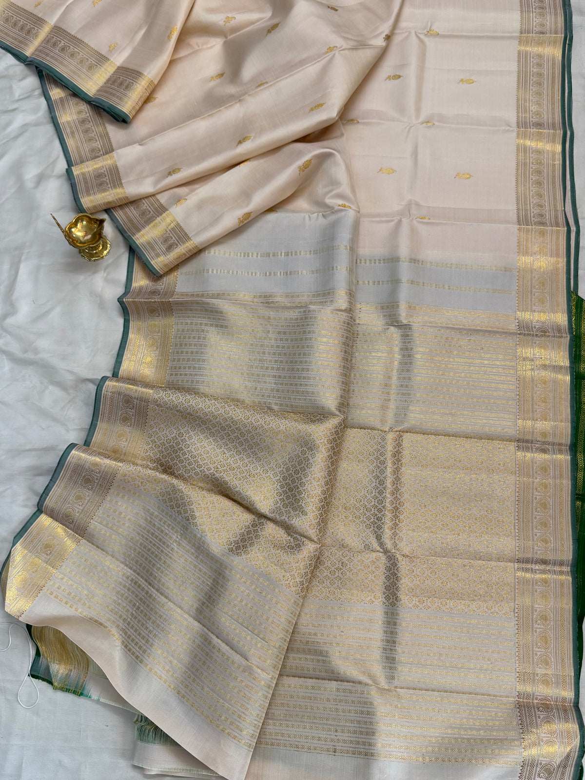 Aarani off white Zari Butta/kanjipuram silk saree clsa 12070