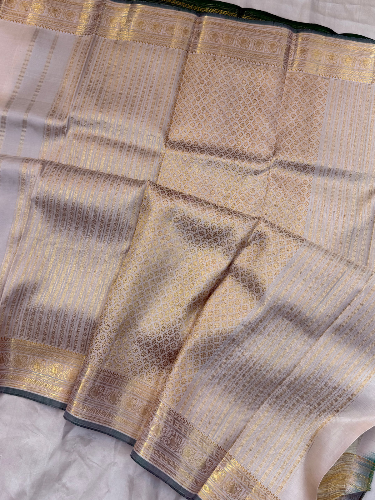 Aarani off white Zari Butta/kanjipuram silk saree clsa 12070