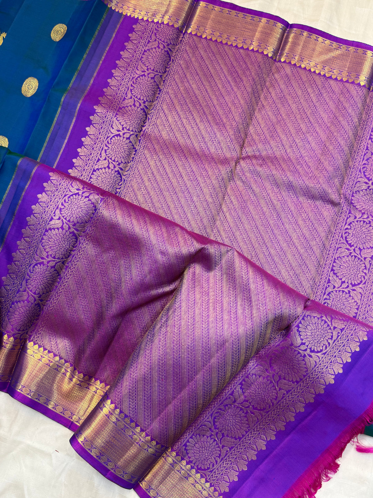 Aarani mayilkazhuthu body Zari butta/kanjipuram silk saree clsa 12657