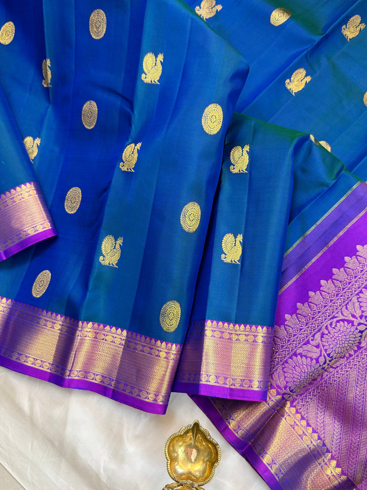 Aarani mayilkazhuthu body Zari butta/kanjipuram silk saree clsa 12657