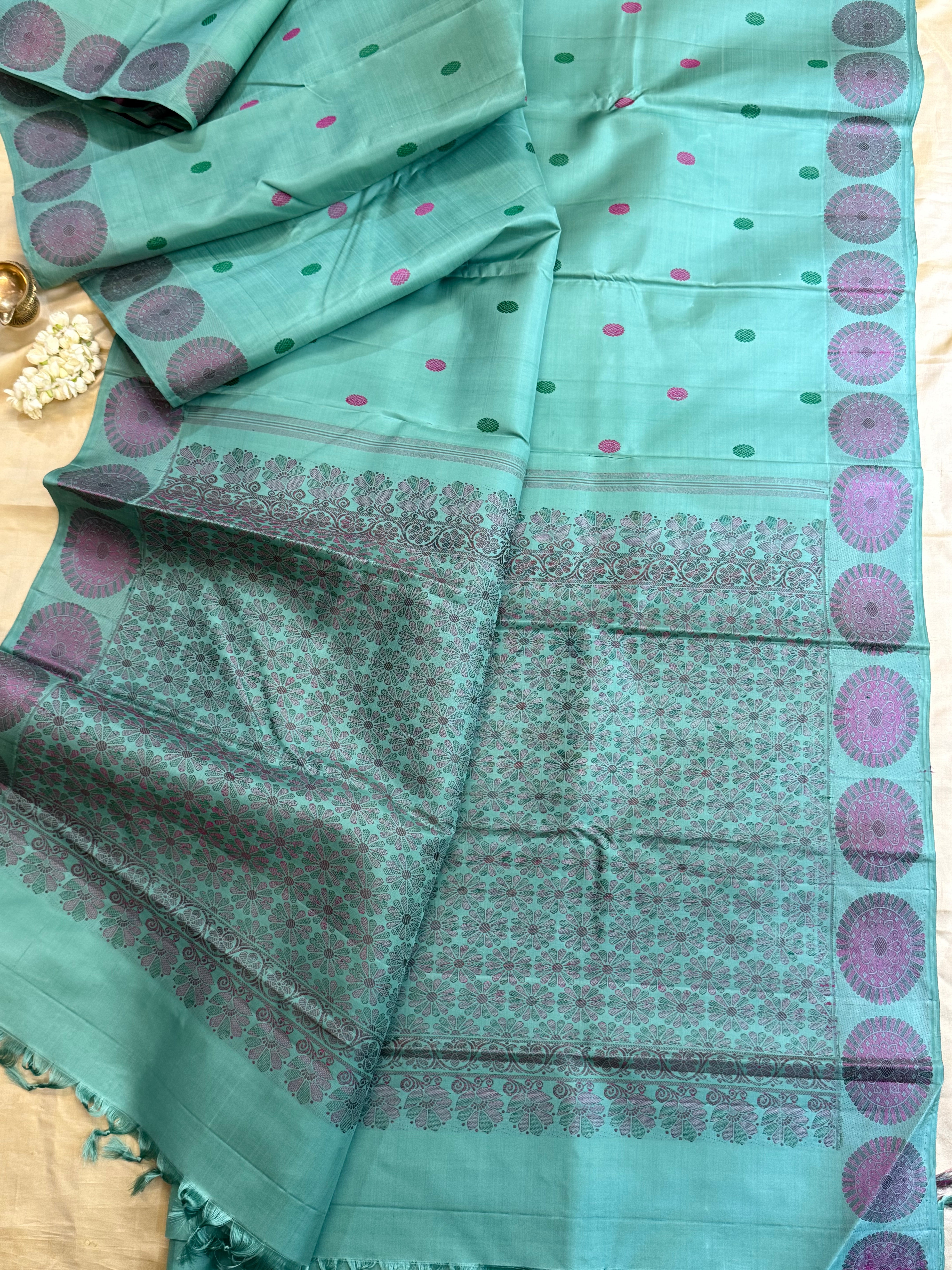 Sky blue round border butta / Arani silk