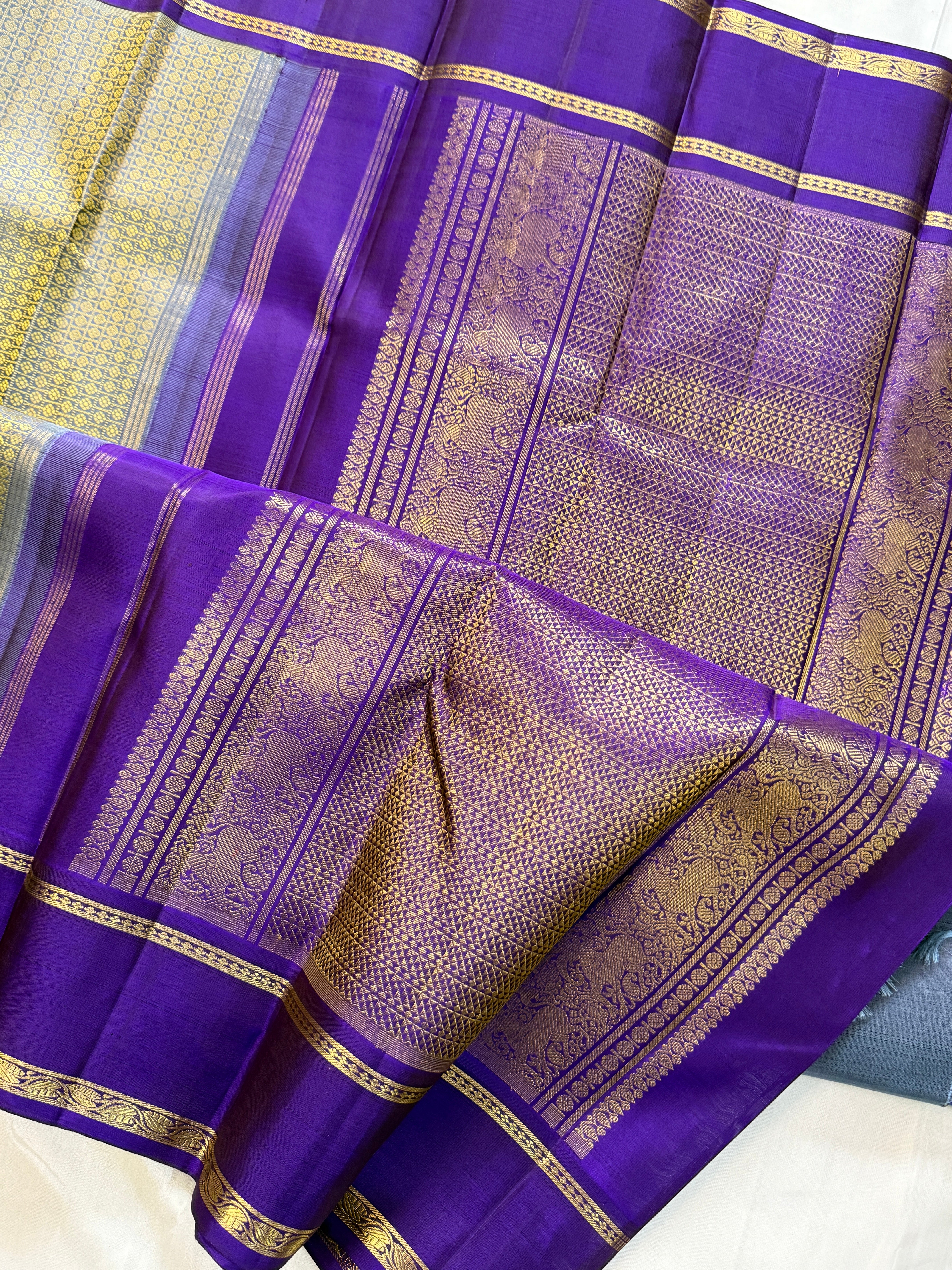 Laksham butta with purple retta pet /kanjipuram silkCLSA11359