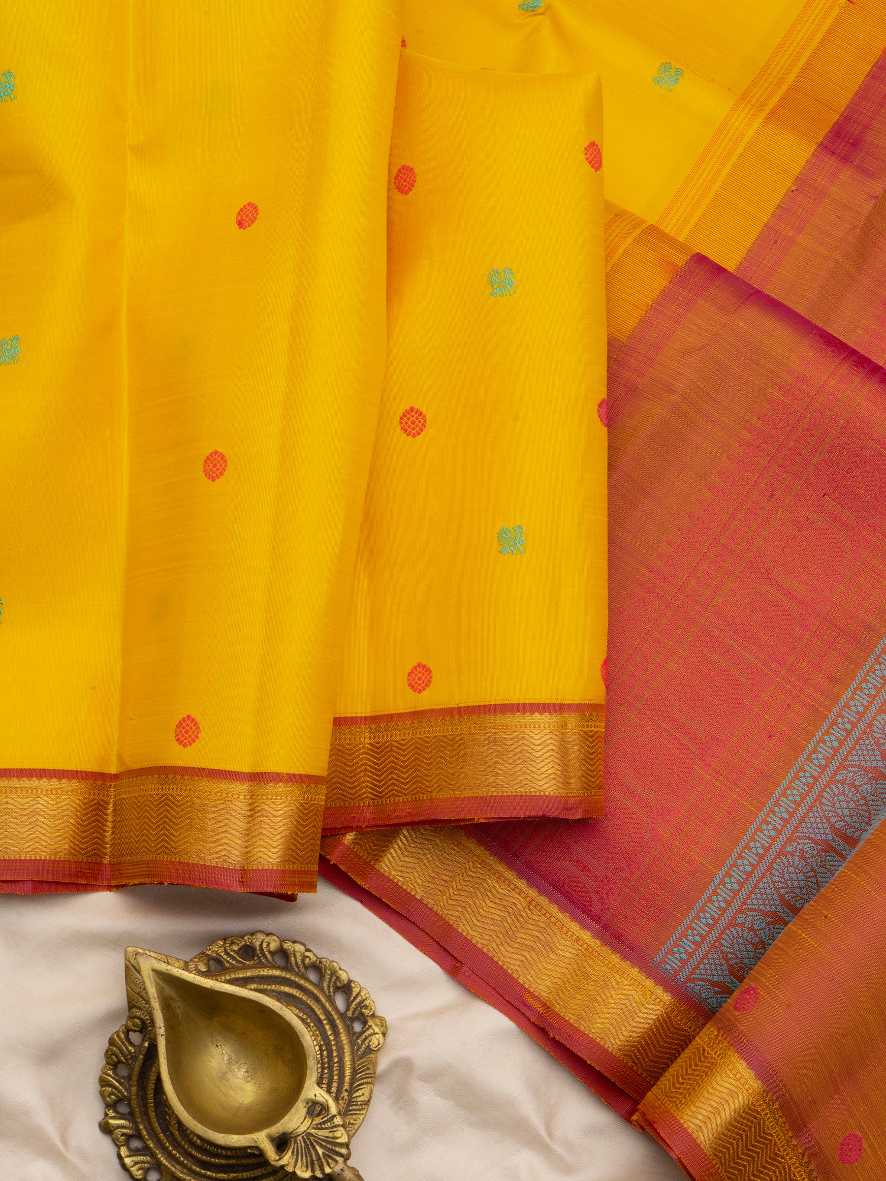 Yellow thread butta / Kanjipuram Silk Saree CLSA10006