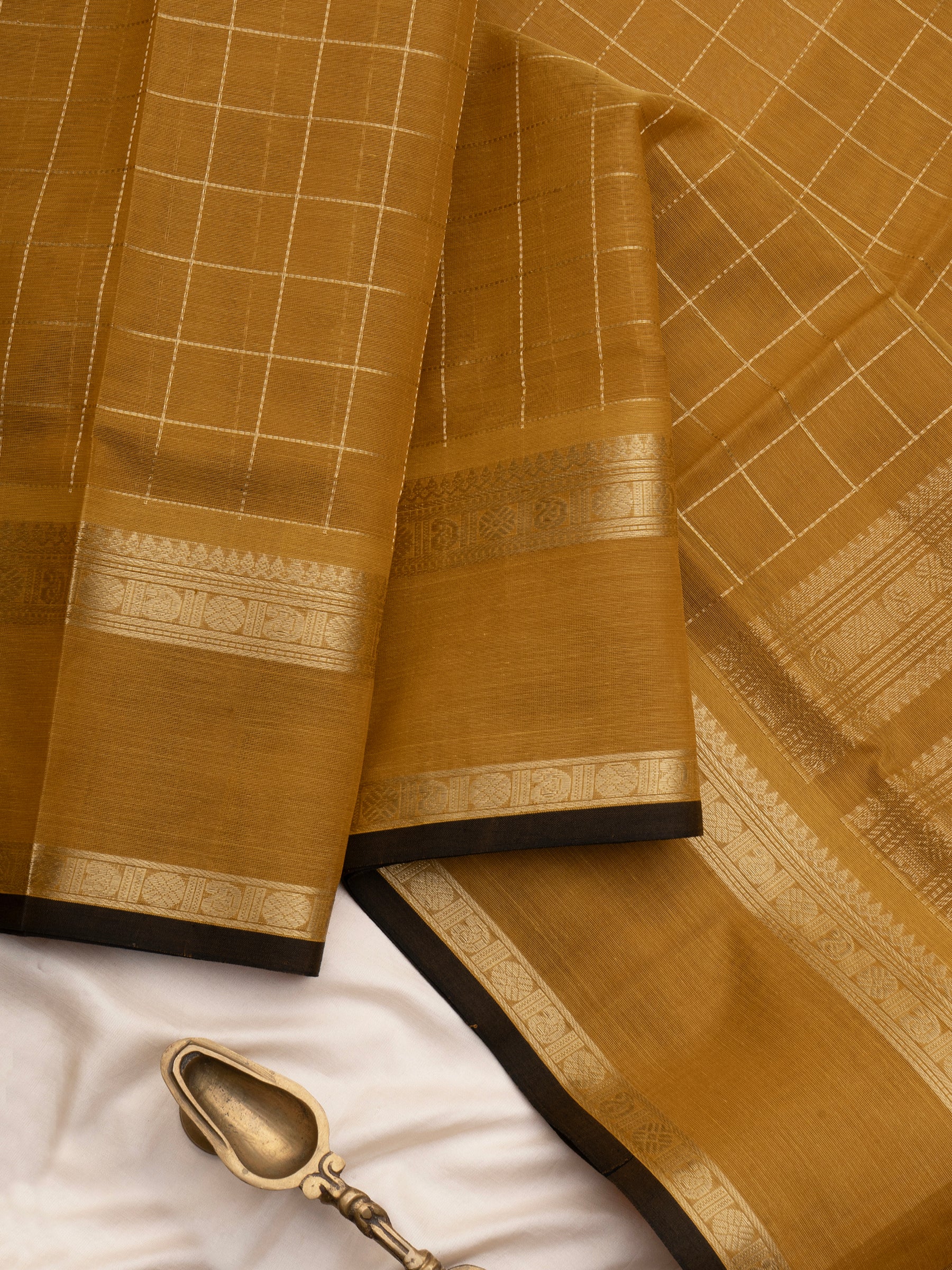 Vendhayam shade kattam rettapet border / Silk Cotton Saree CLSA10183