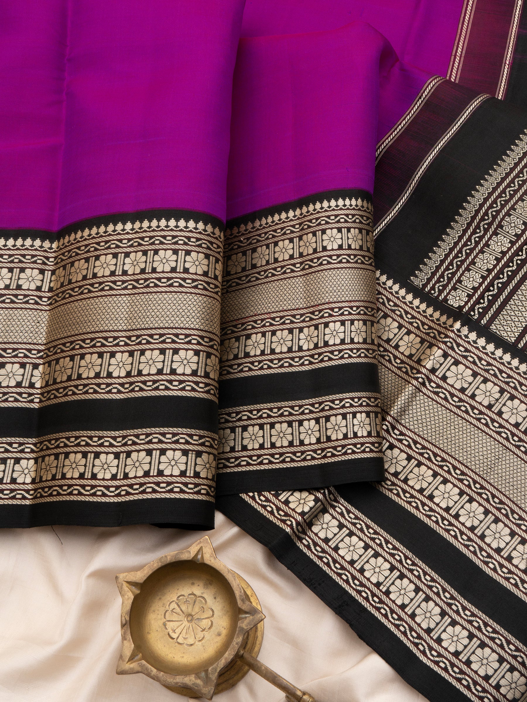 Vadamalli and black varisapet border/ Arani Silk Saree CLSA10205