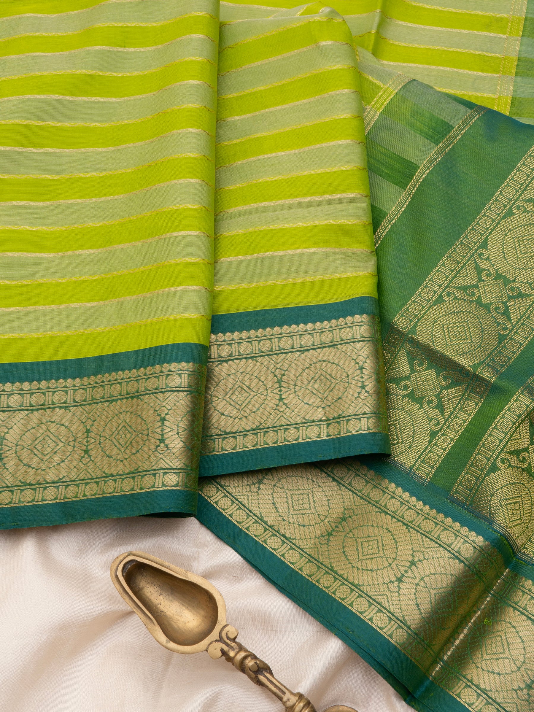 Lemon green and dark green veldhari/ Silk Cotton Saree CLSA10295
