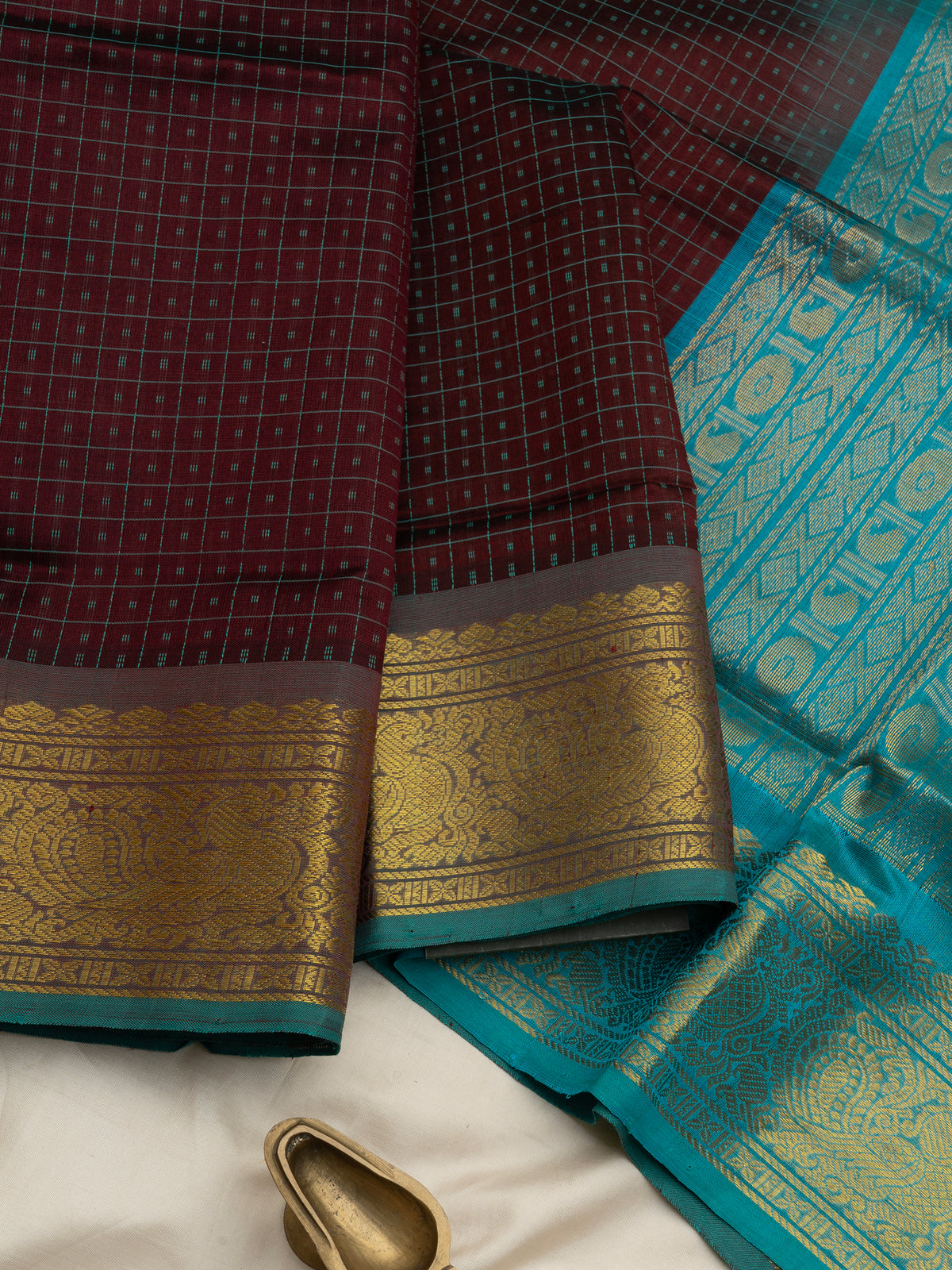 Brown lakshambutta/ 
Silk Cotton Saree CLSA10418