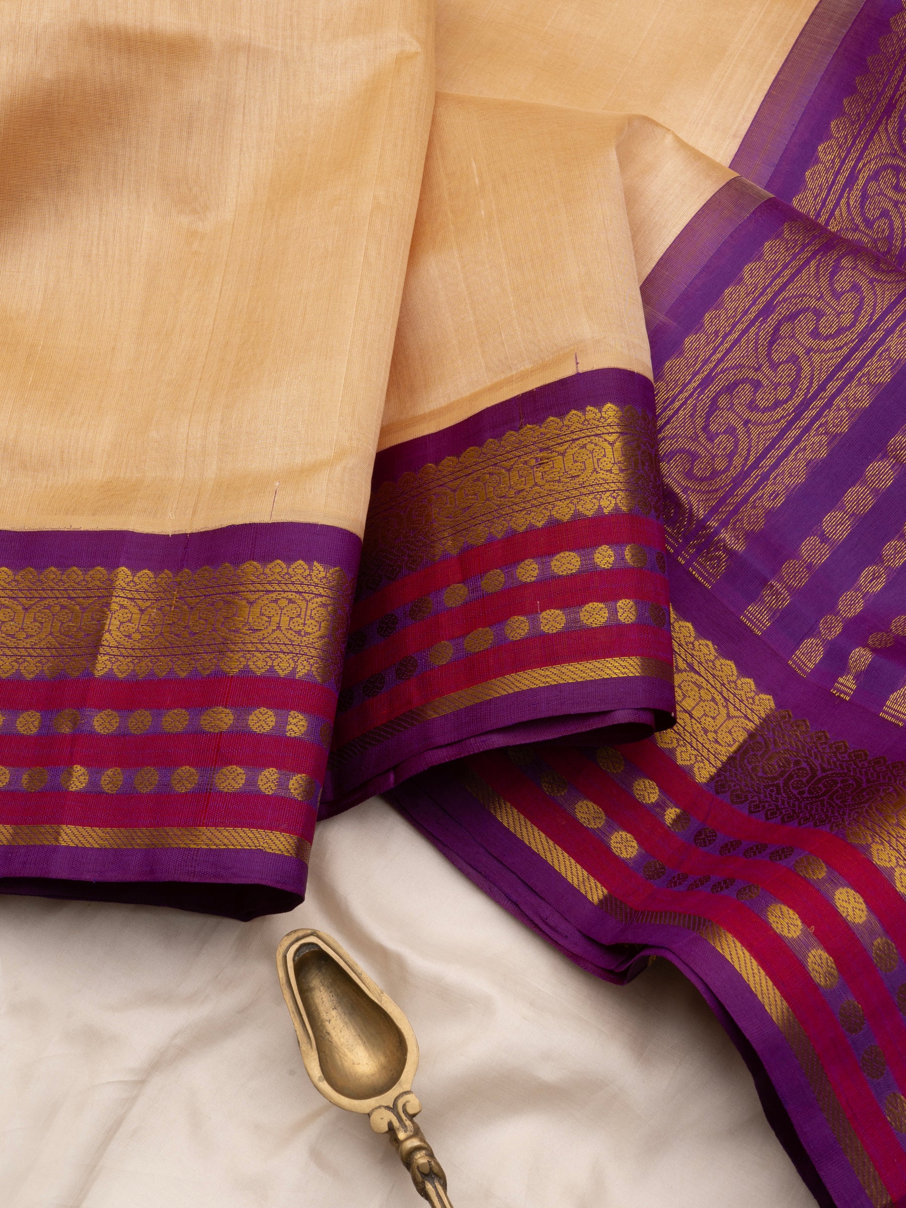 Offwhite  and purple varisapet border/Silk Cotton Saree CLSA10422