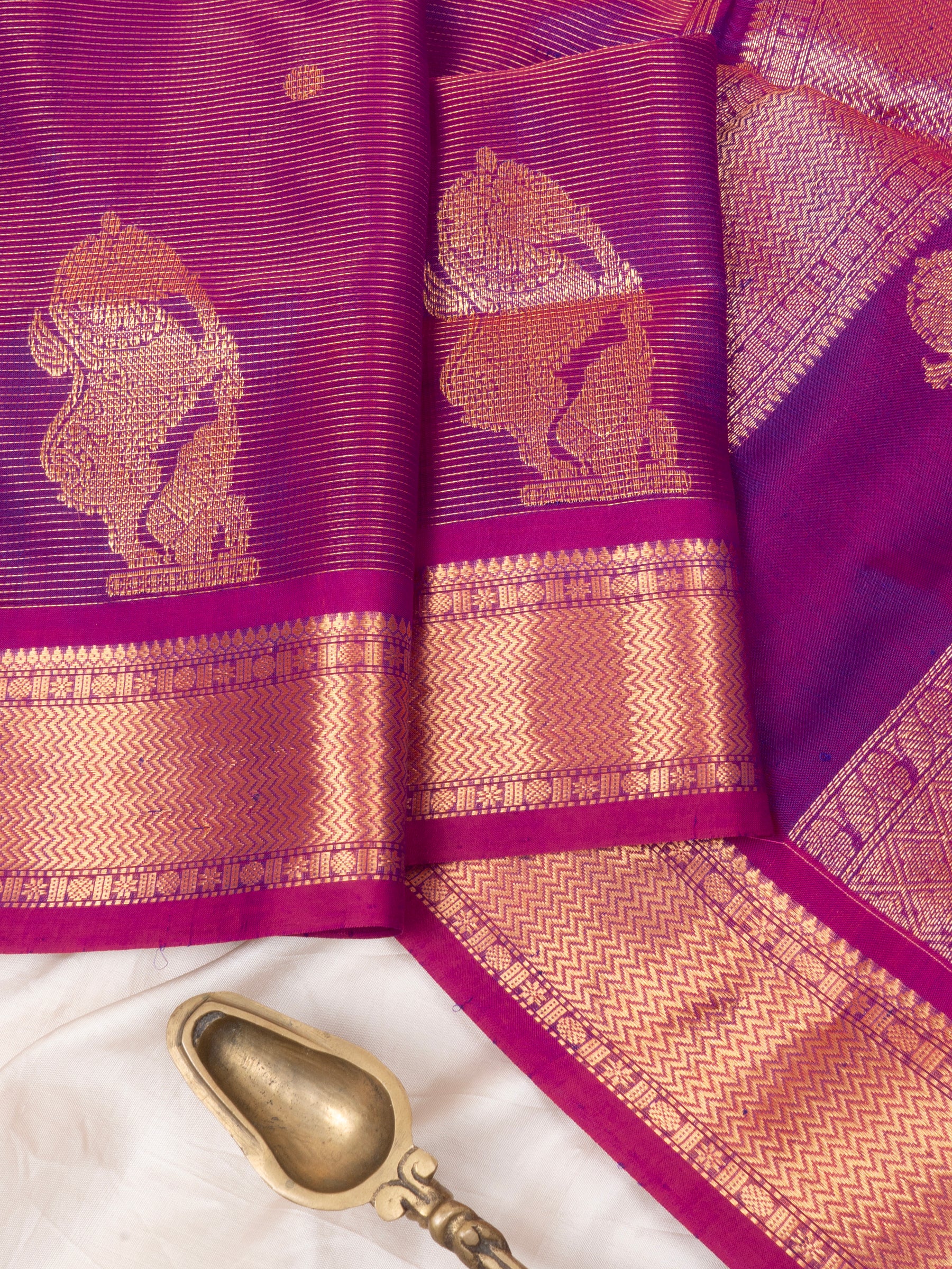 Vadamalli shot pink yazhli bettu butta/ Premium Silk Cotton Saree CLSA10914