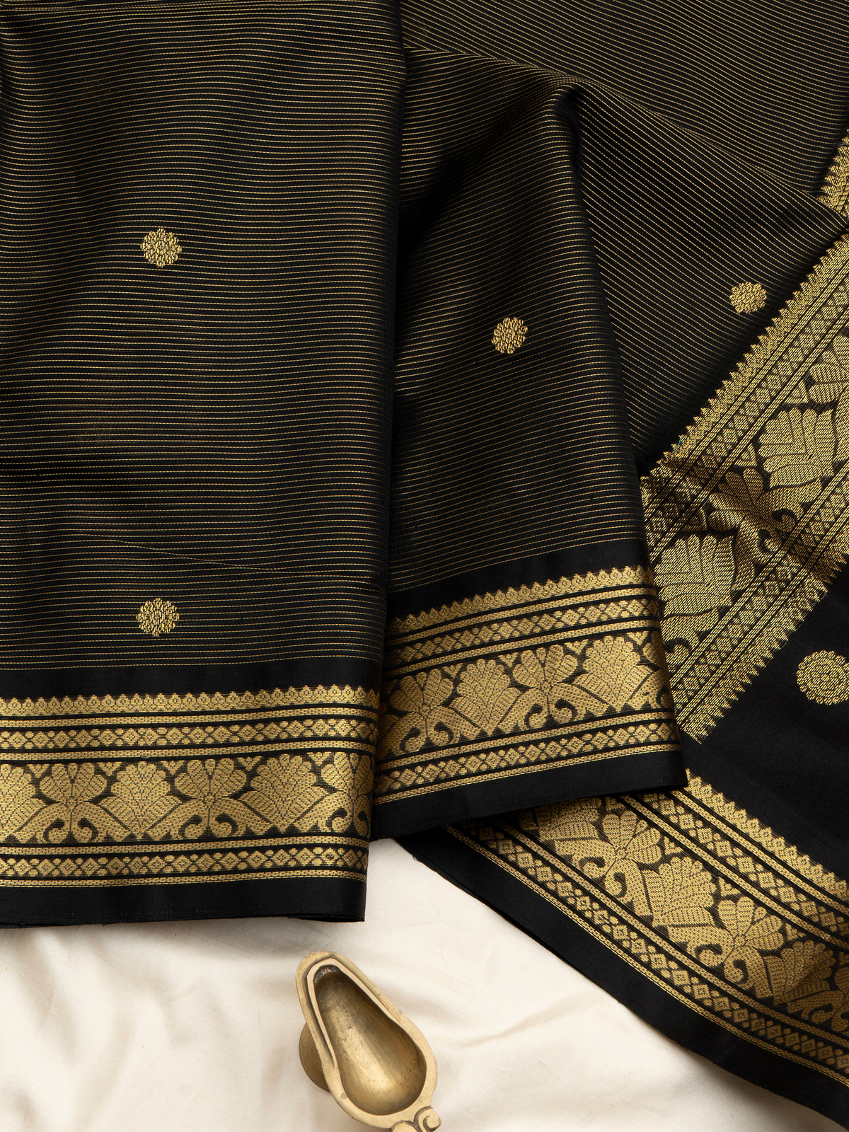 Black vairaoosi Premium / Silk Cotton Saree CLSA11460