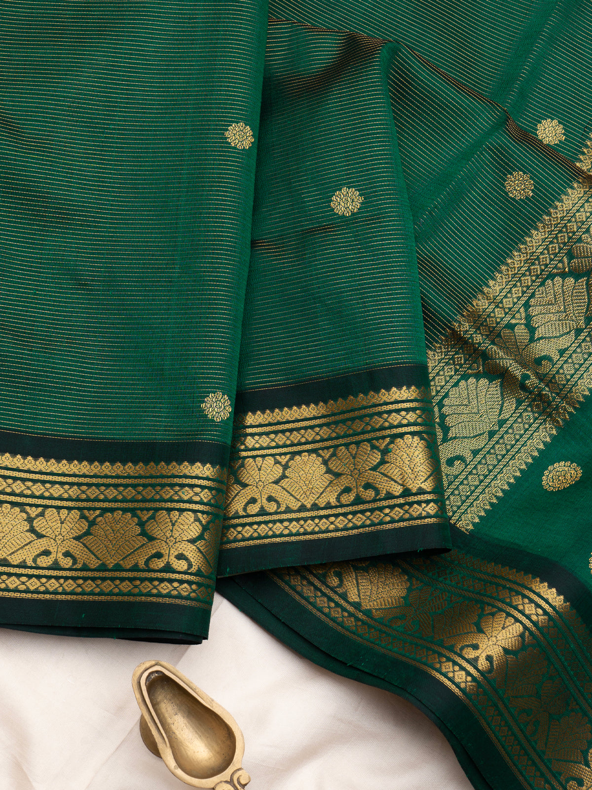 Green vairaoosi Premium /
Silk Cotton Saree CLSA11461
