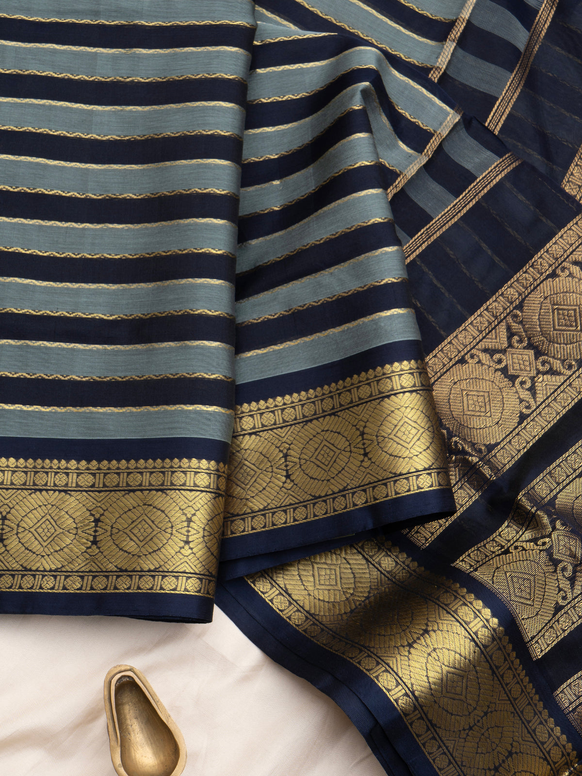 Grey and blue veldhari Premium /Silk Cotton Saree CLSA11484