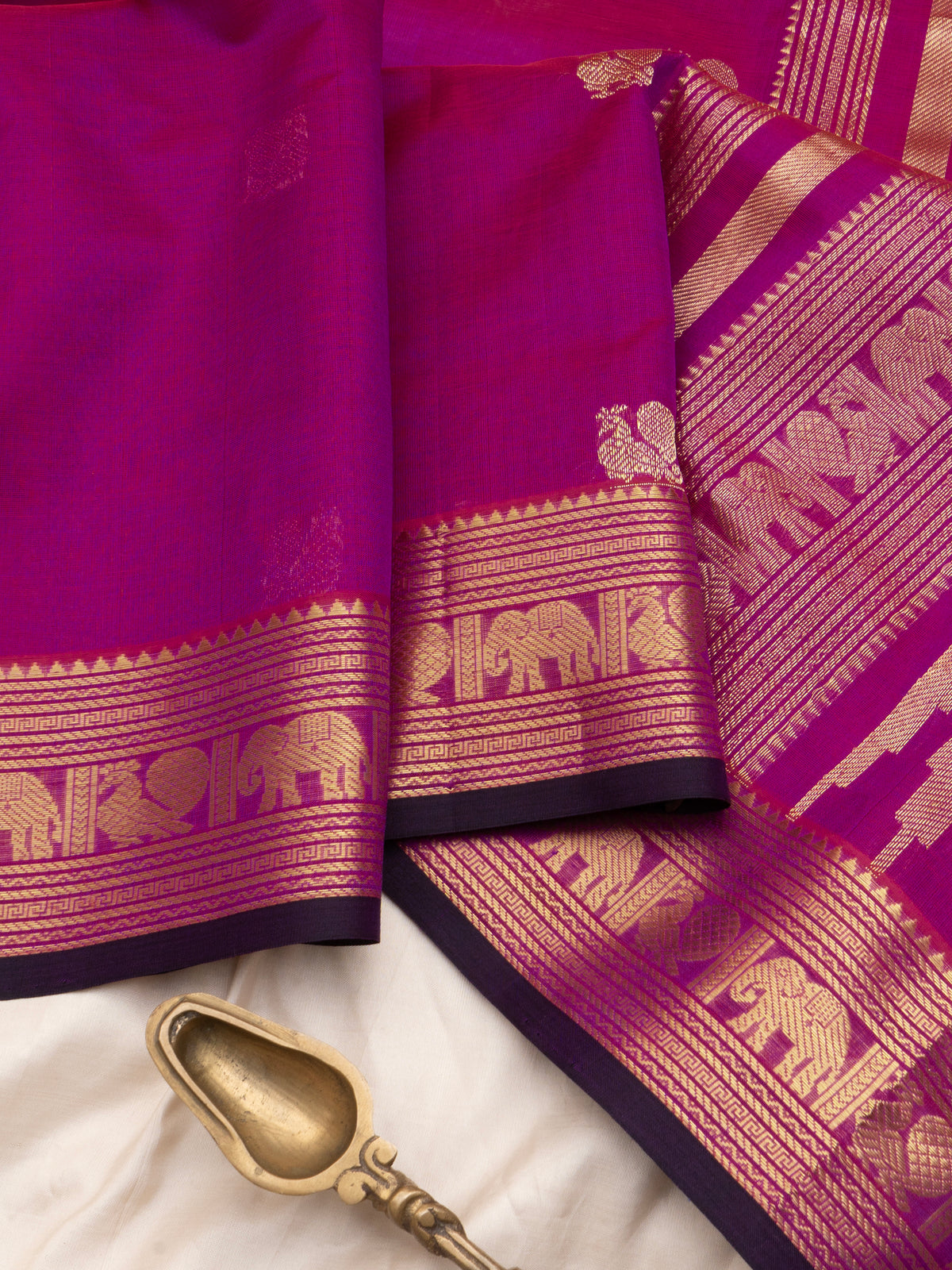 Magenta pink bettu butta/ Silk Cotton Saree CLSA11835