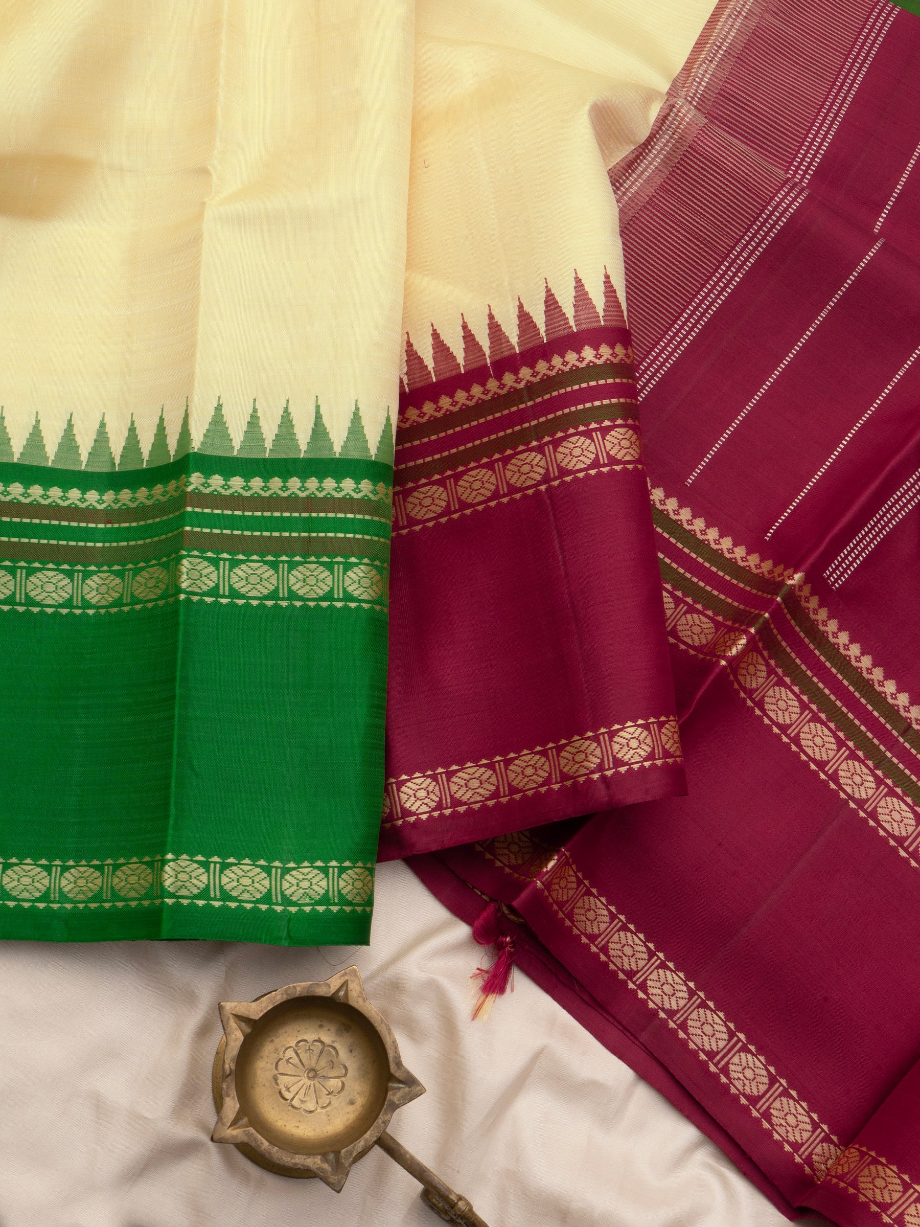 Offwhite ganga jamuna border/ Arani Silk Saree CLSA2574