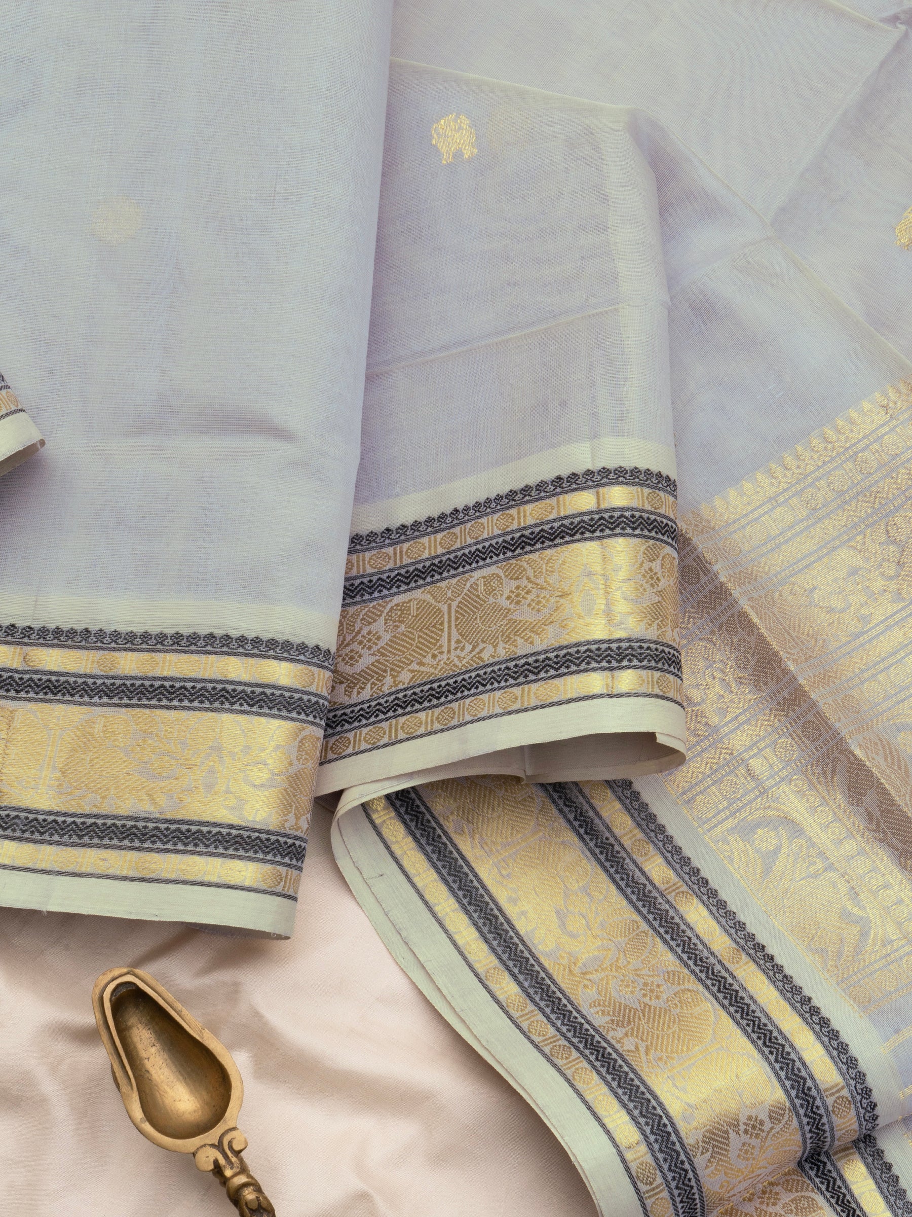 Silverish grey getti border / Silk Cotton Saree CLSA2940