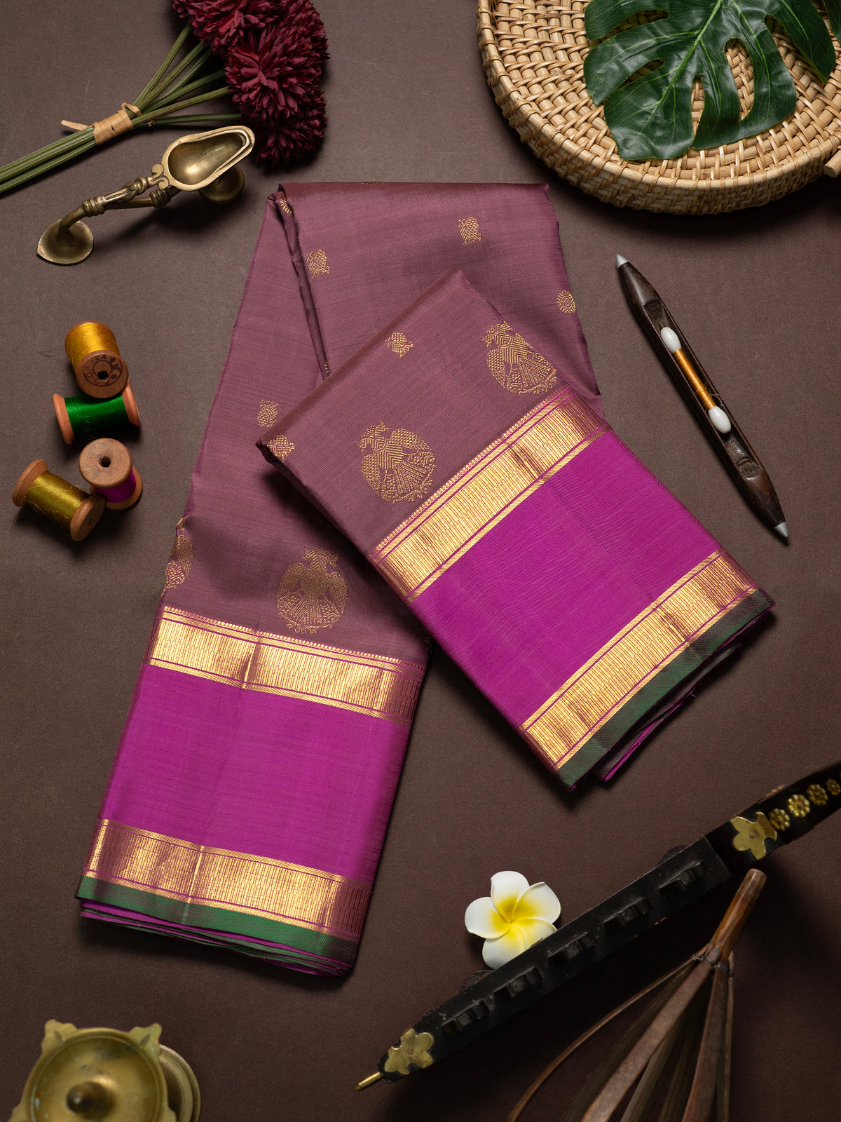 Unusal mauve bettu butta rettapet border/ Kanjipuram Silk Saree