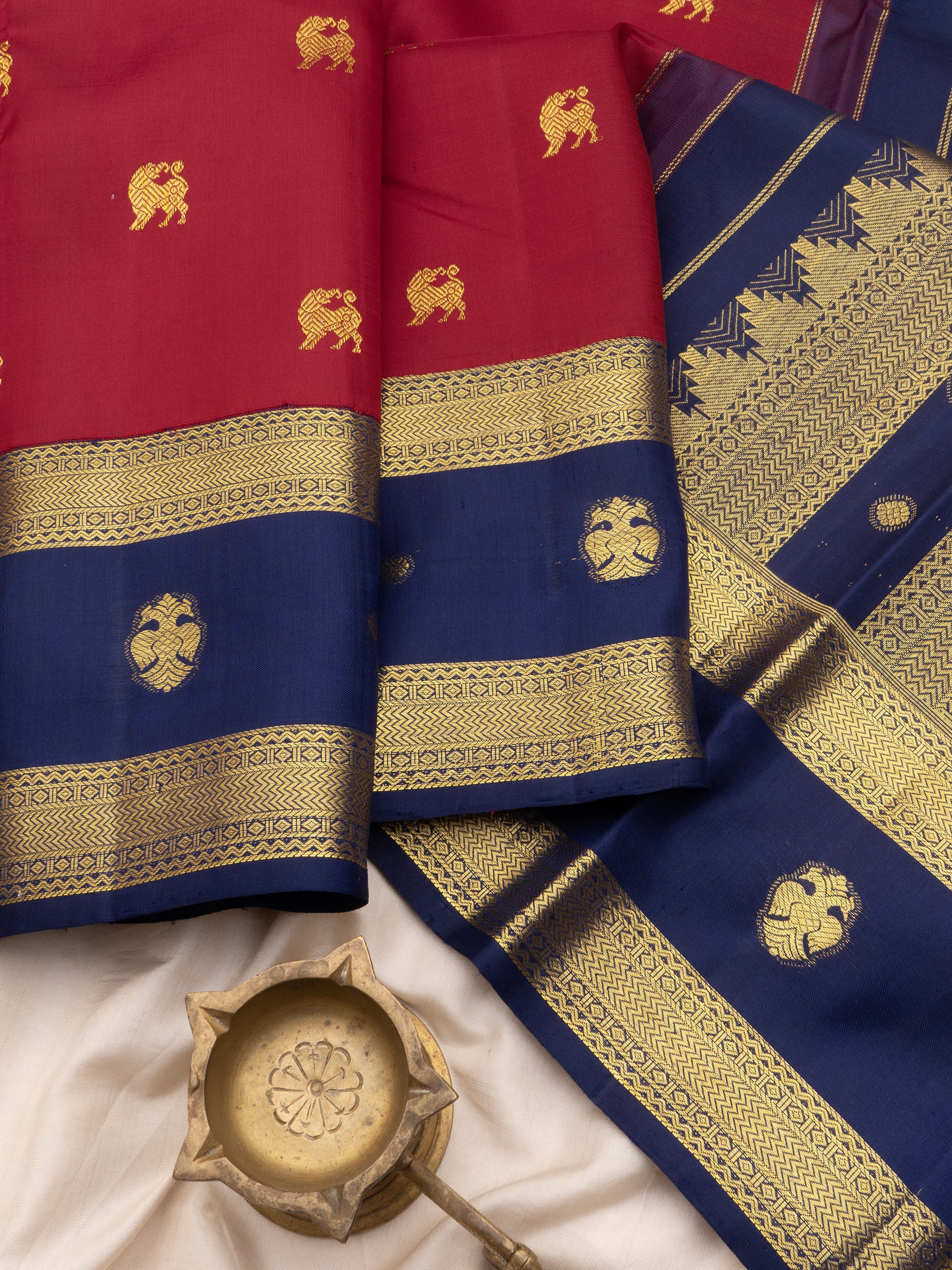 Deep red and blue rettapet border butta / Arani Silk Saree CLSA5581