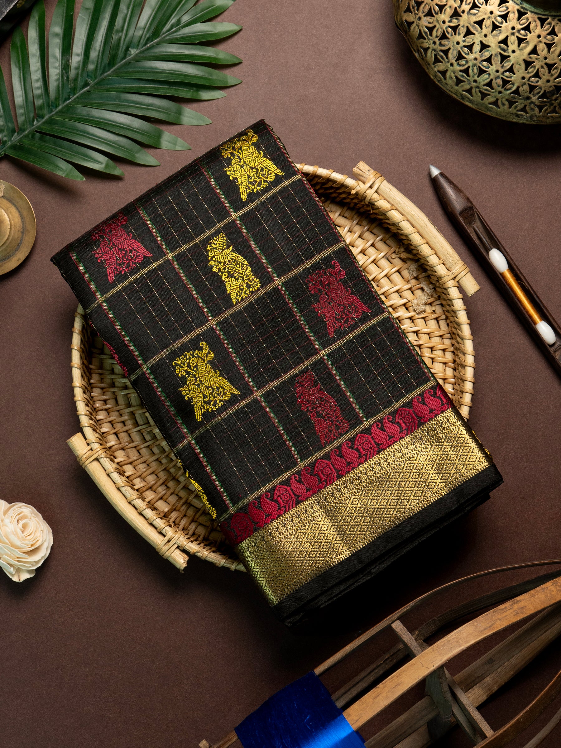 Black kattam thread butta  ganga jamuna border style/ Kanjipuram Saree