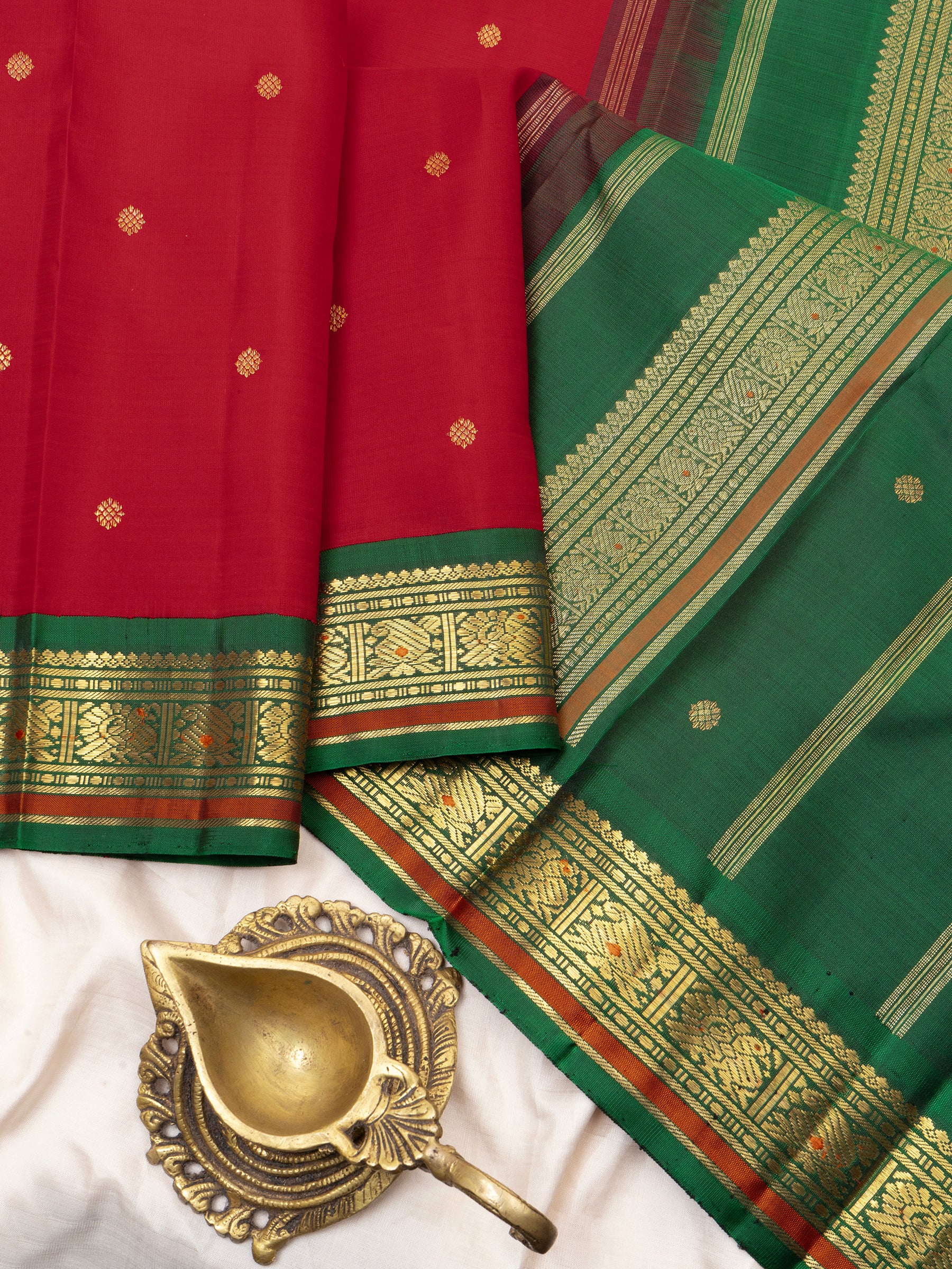Red and green meenakari border / Kanjipuram Saree CLSA5910