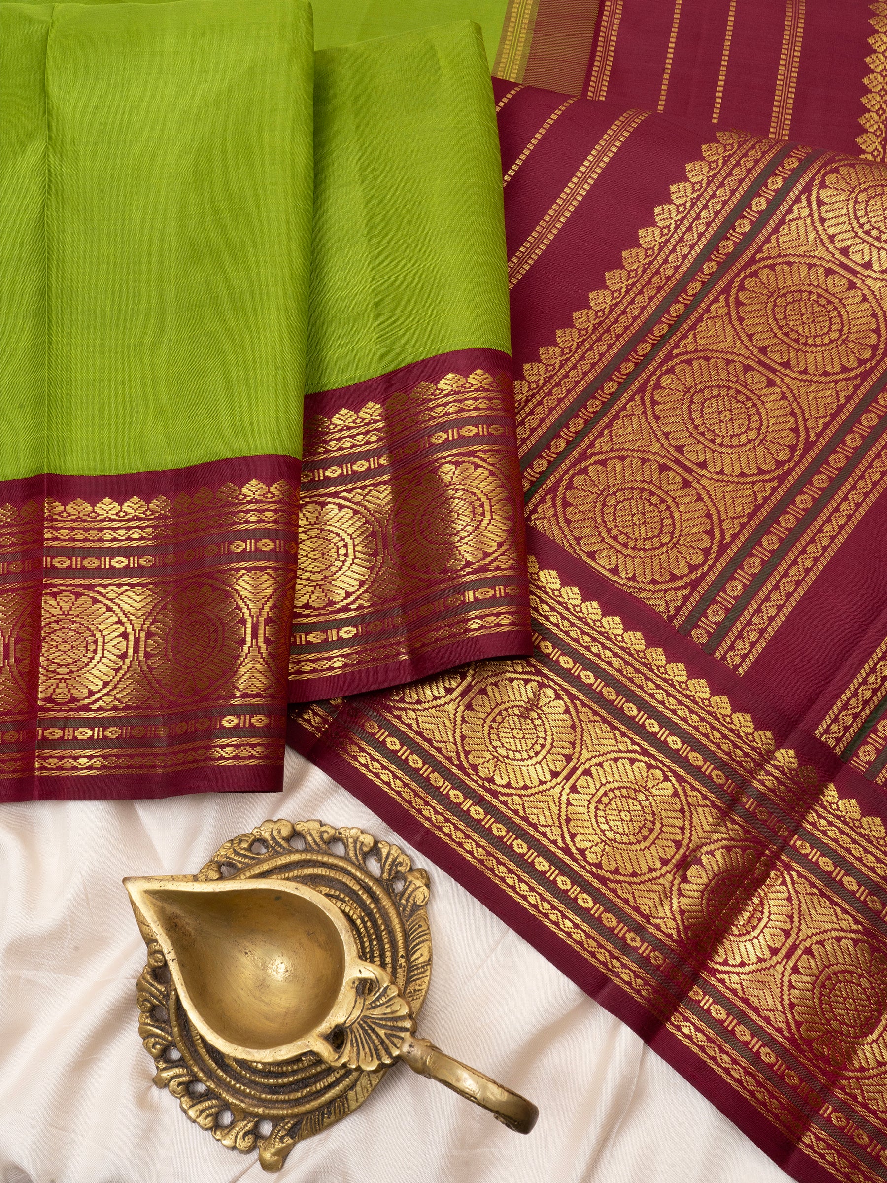 Vintage green and araku adai woven kai korvai/ Kanjipuram Saree CLSA6120