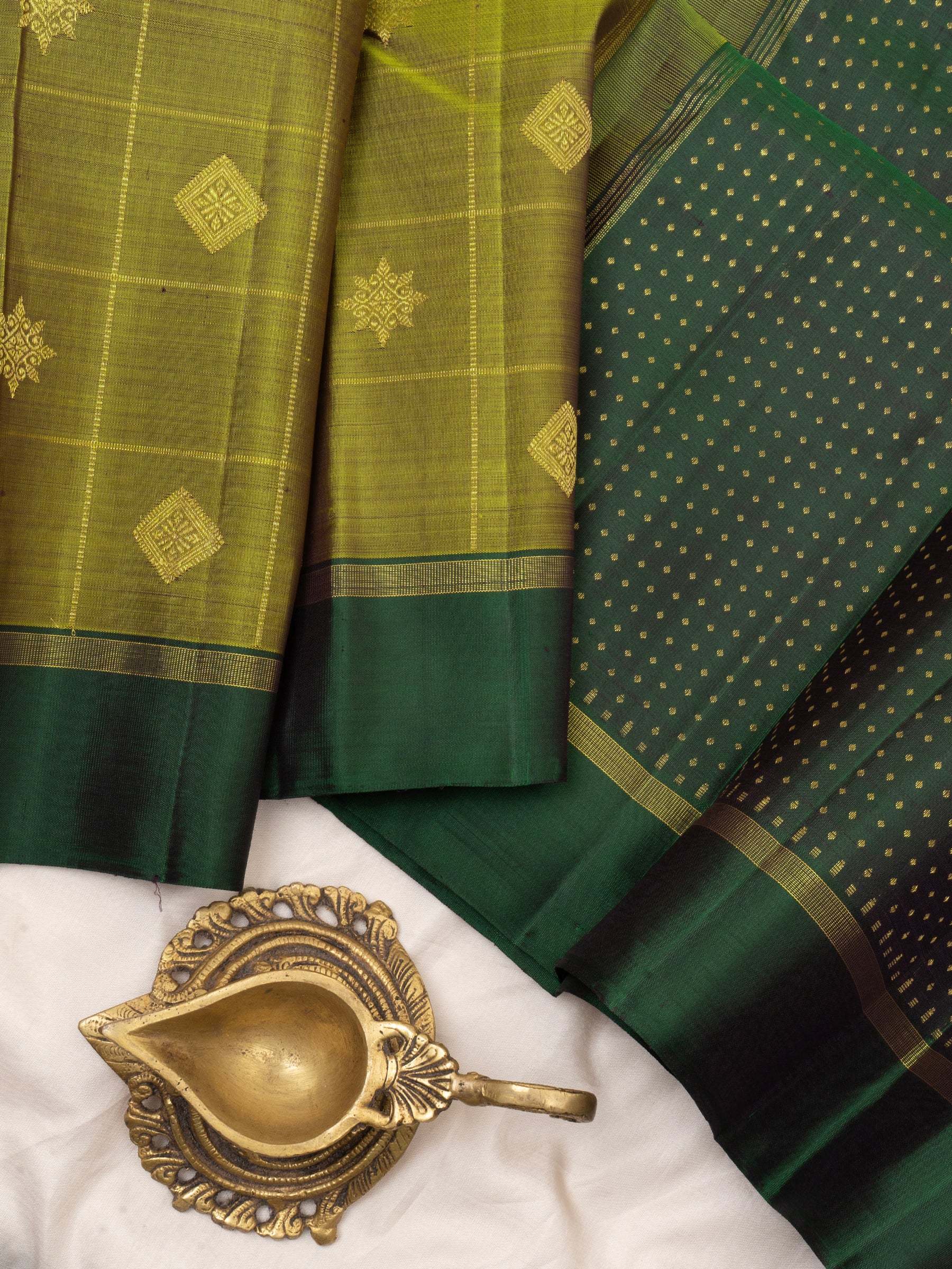 Olive green and dark green / Kanjivaram Silk Saree CLSA6332