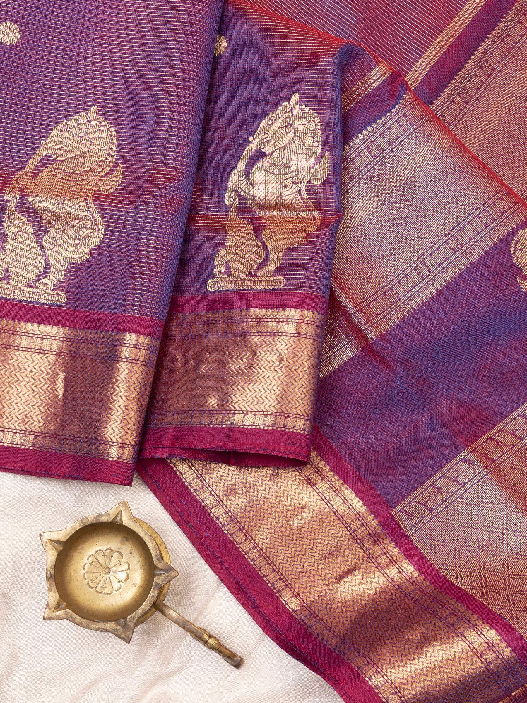 Lavender shot red yazhi bettu butta/ Silk Cotton Saree CLSA6822