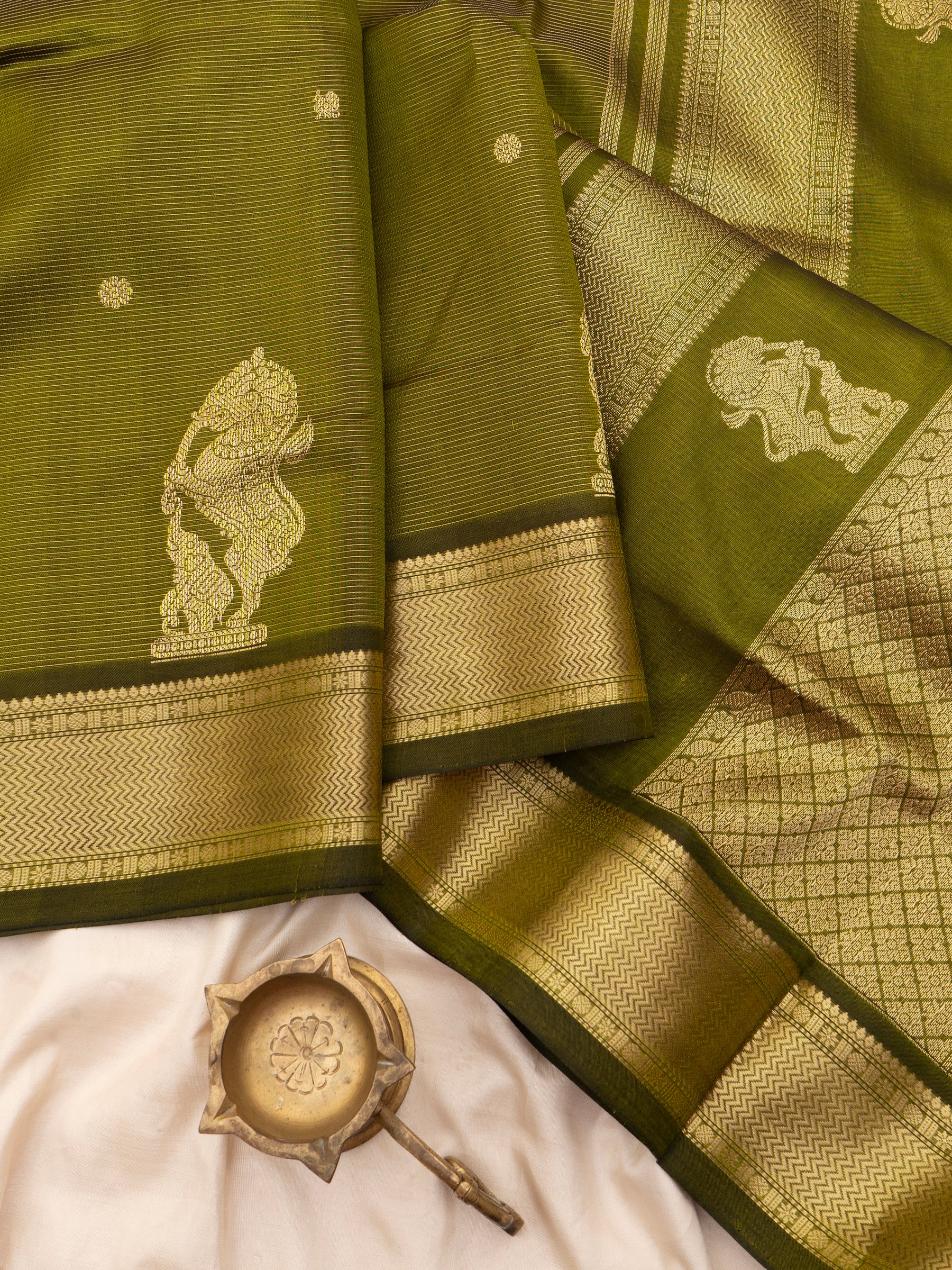 Leaf green yazhli bettu butta/ Premium Silk Cotton Saree CLSA7130